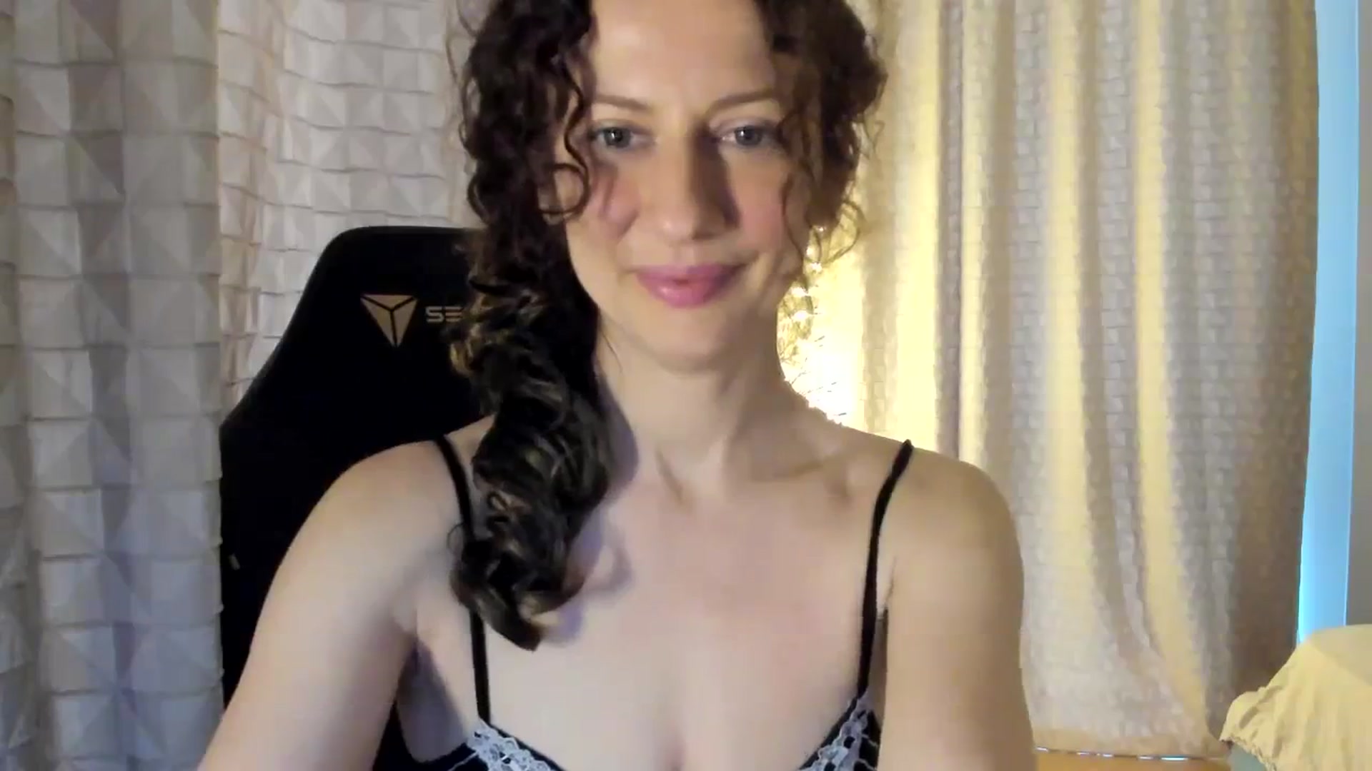Gallery image thumbnail from Tanya's myfreecams stream on, 03/25/2024, 05:50 image 18 of 20