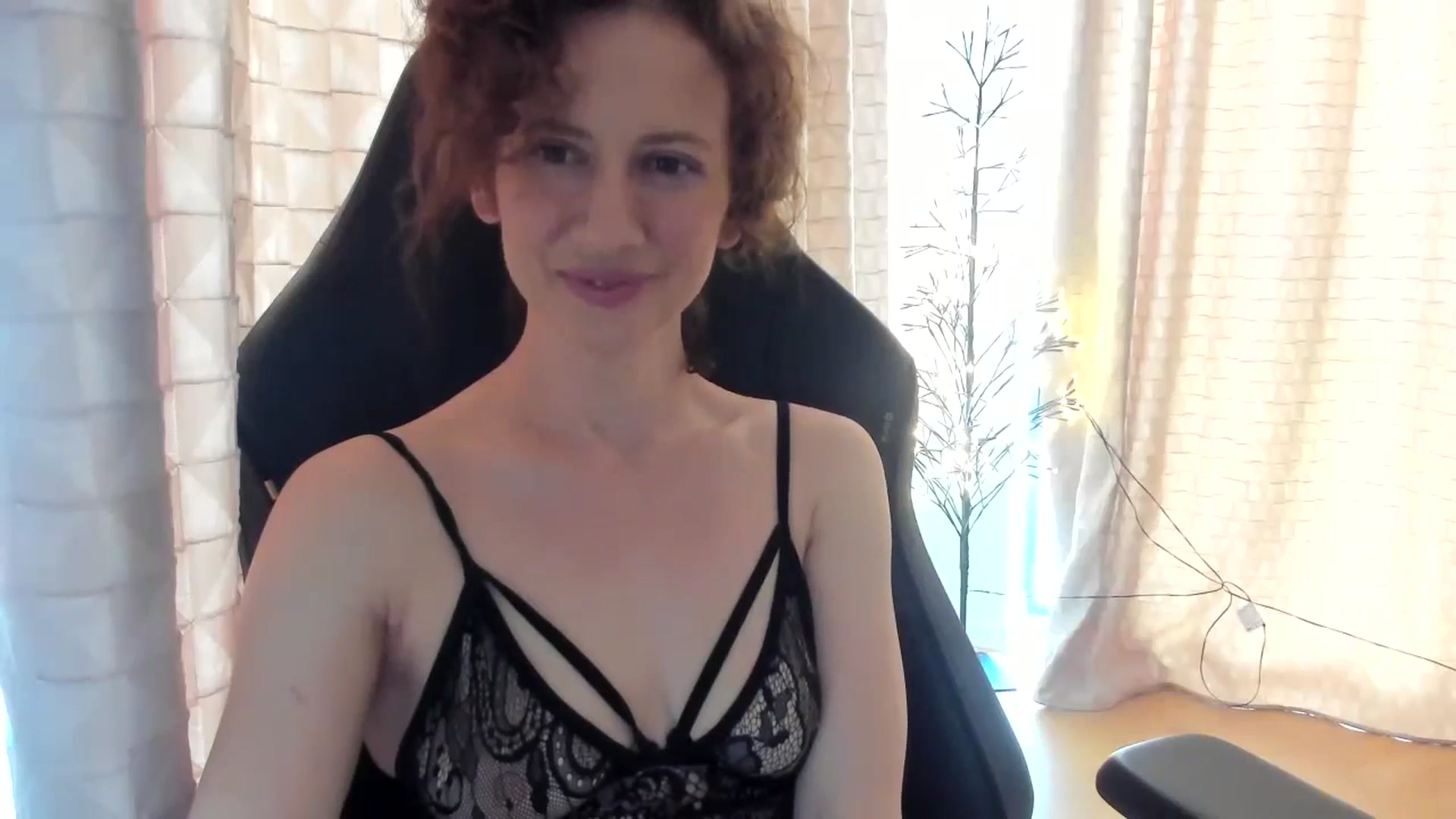 Gallery image thumbnail from Tanya's myfreecams stream on, 04/19/2024, 08:37 image 15 of 20