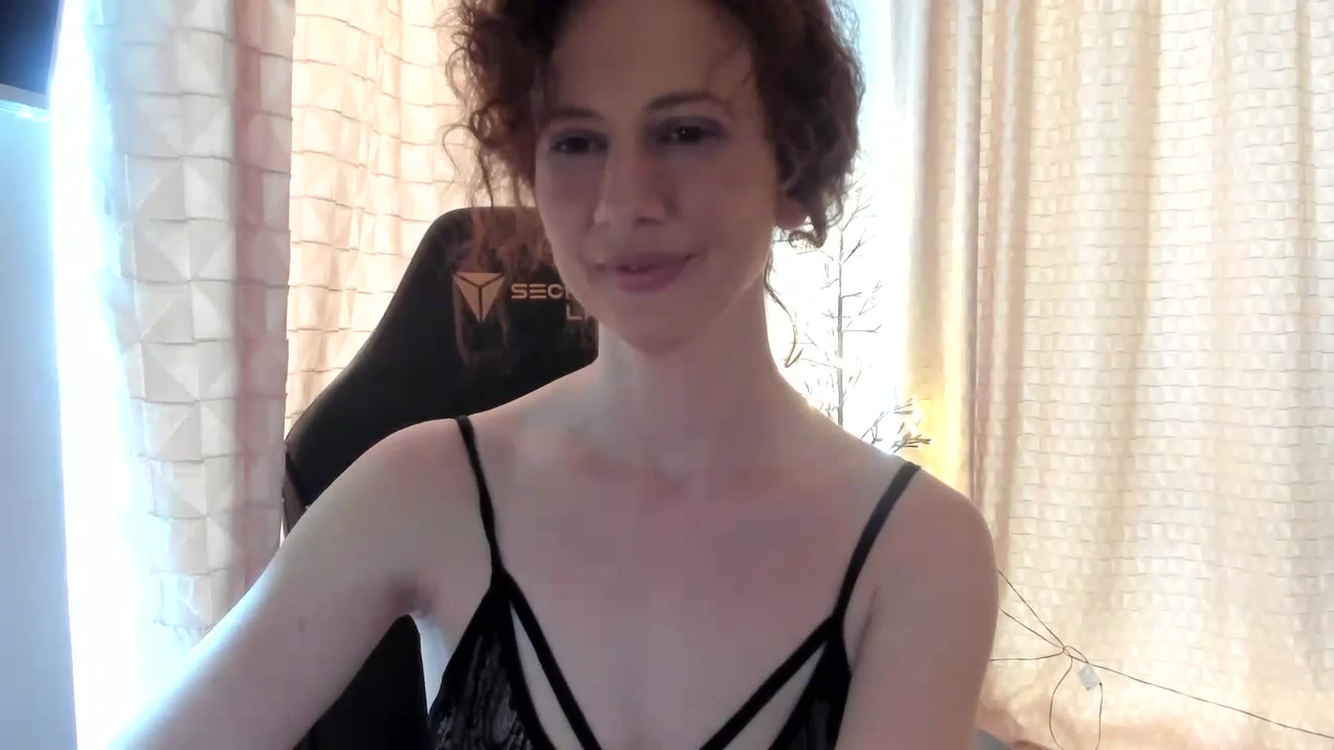 Gallery image thumbnail from Tanya's myfreecams stream on, 04/19/2024, 14:30 image 2 of 20