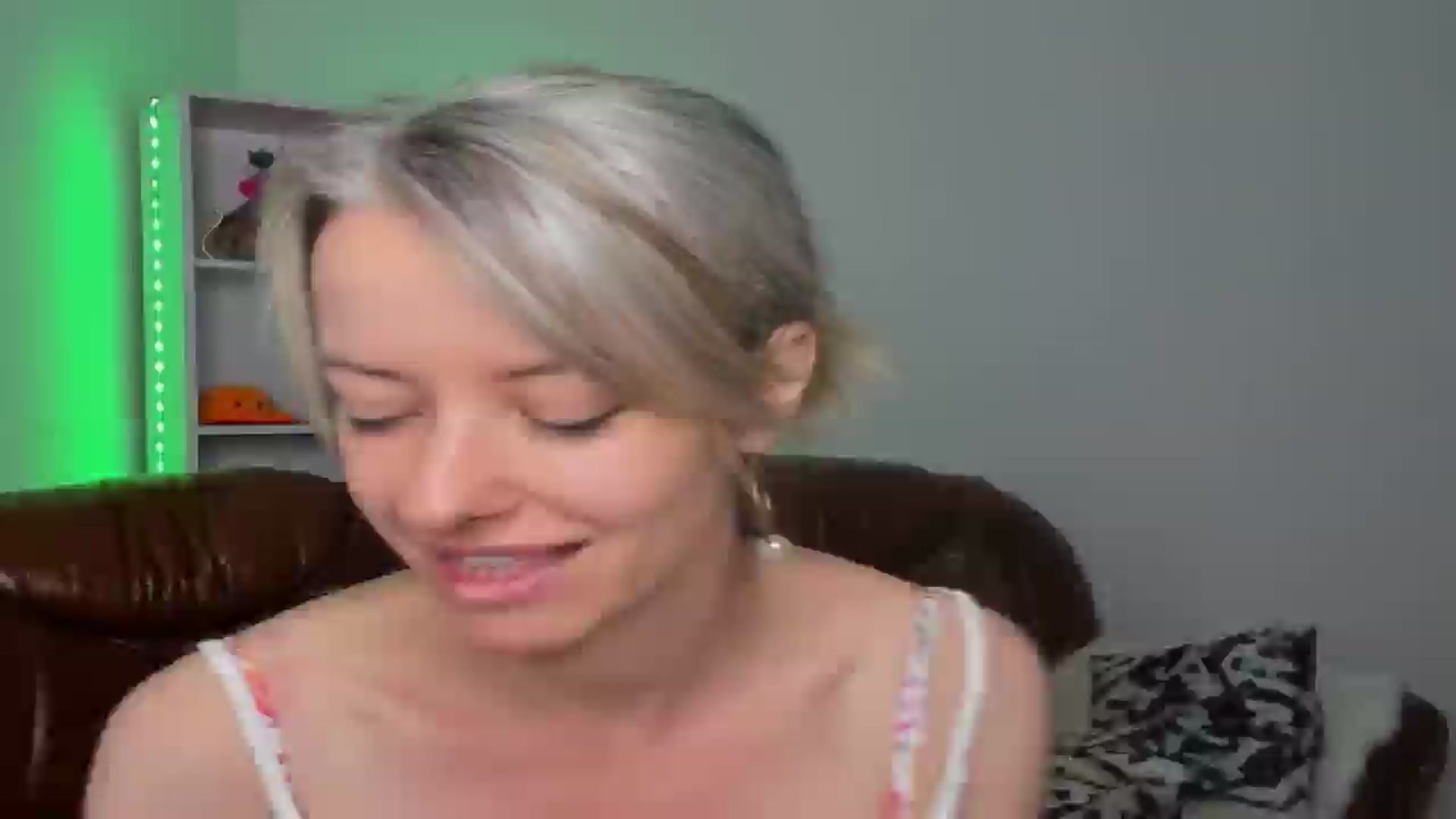 Gallery image thumbnail from TanyaGold01's myfreecams stream on, 10/18/2024, 09:28 image 18 of 20