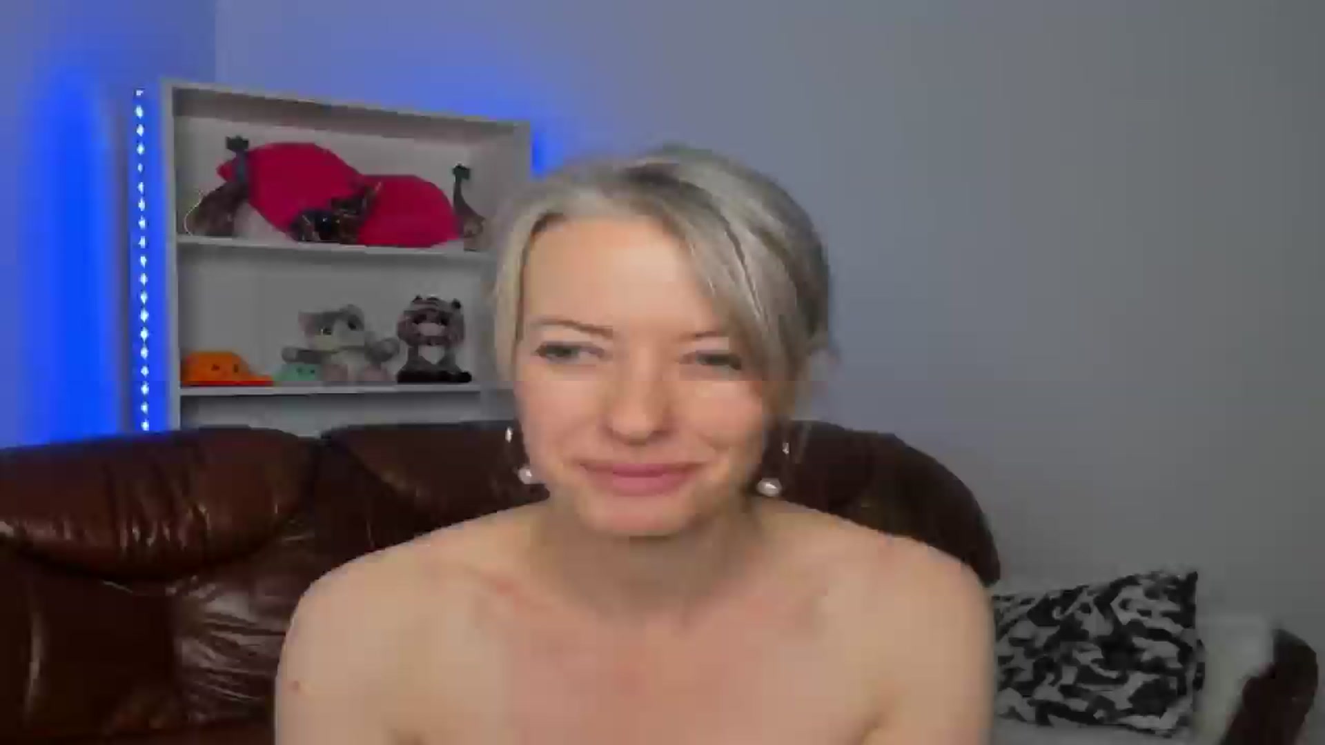 Gallery image thumbnail from TanyaGold01's myfreecams stream on, 10/18/2024, 09:28 image 15 of 20