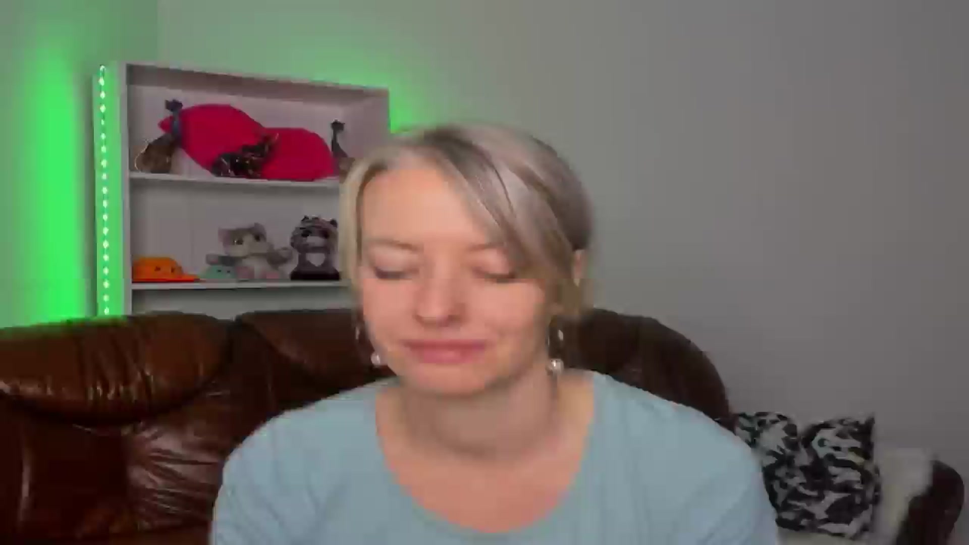 Gallery image thumbnail from TanyaGold01's myfreecams stream on, 10/18/2024, 09:28 image 10 of 20