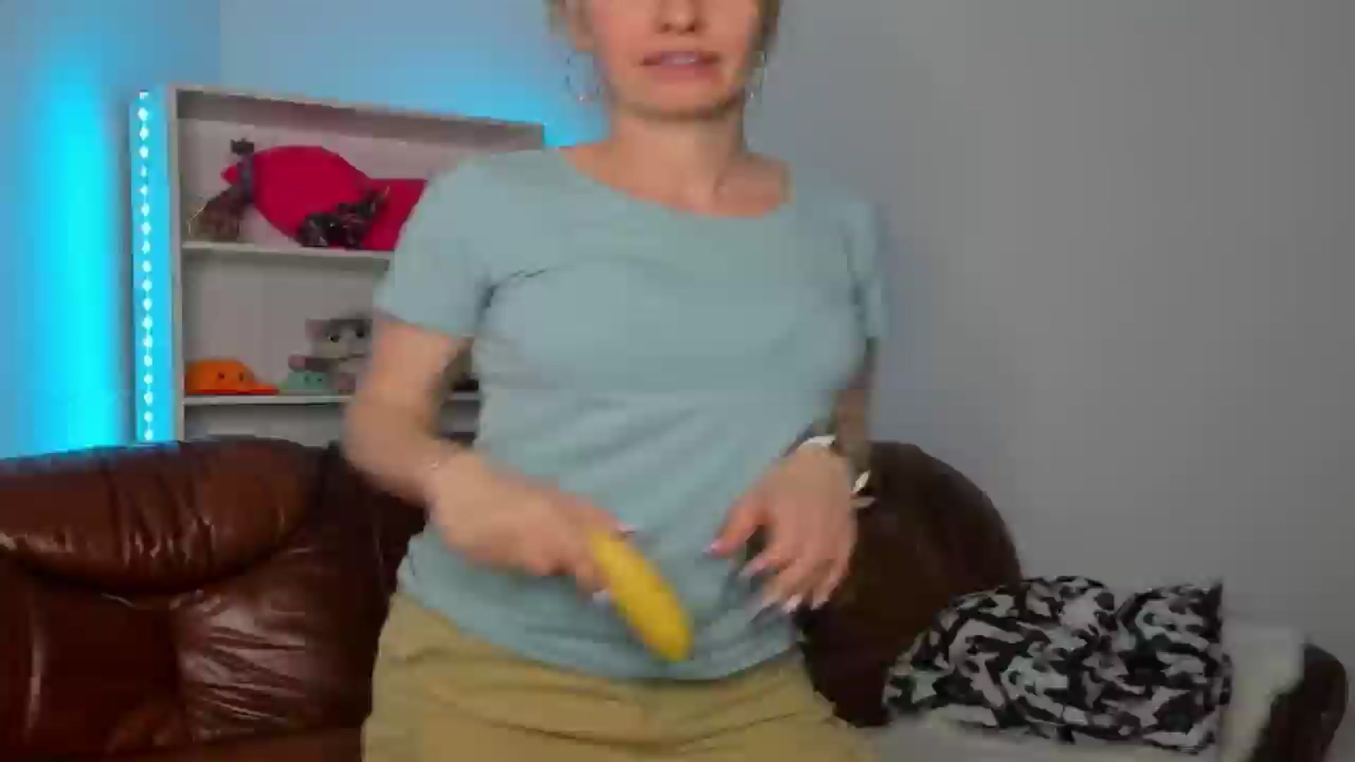 Gallery image thumbnail from TanyaGold01's myfreecams stream on, 10/18/2024, 09:28 image 7 of 20