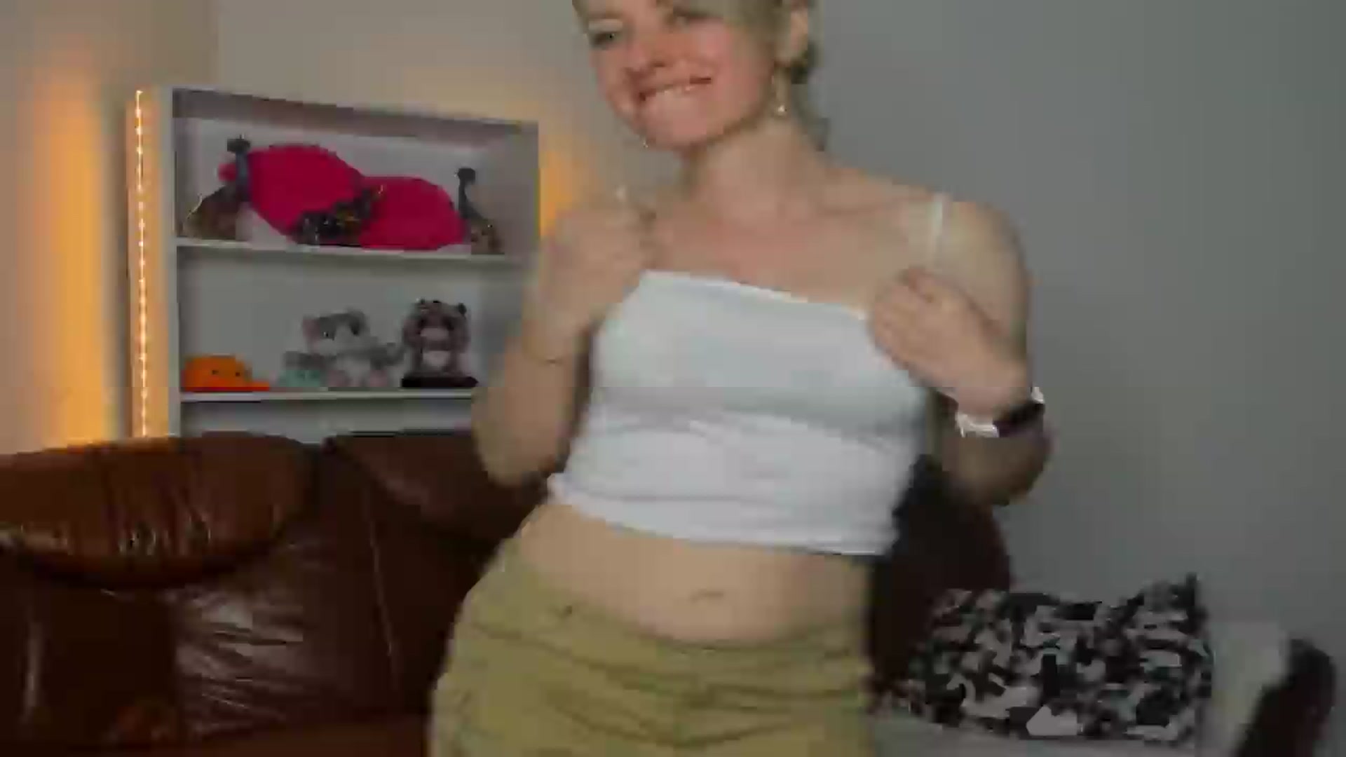 Gallery image thumbnail from TanyaGold01's myfreecams stream on, 10/18/2024, 10:44 image 1 of 20