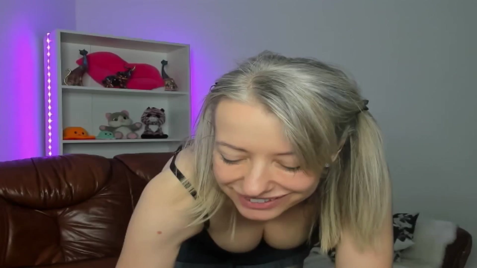 Gallery image thumbnail from TanyaGold01's myfreecams stream on, 10/19/2024, 11:52 image 15 of 20