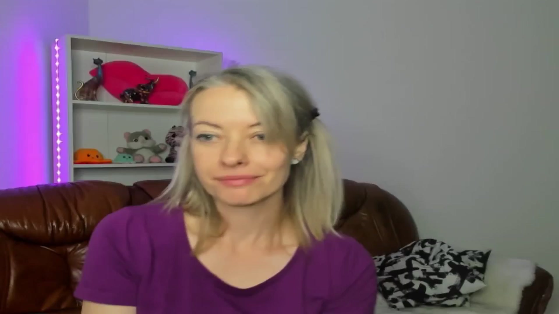 Gallery image thumbnail from TanyaGold01's myfreecams stream on, 10/19/2024, 11:52 image 2 of 20