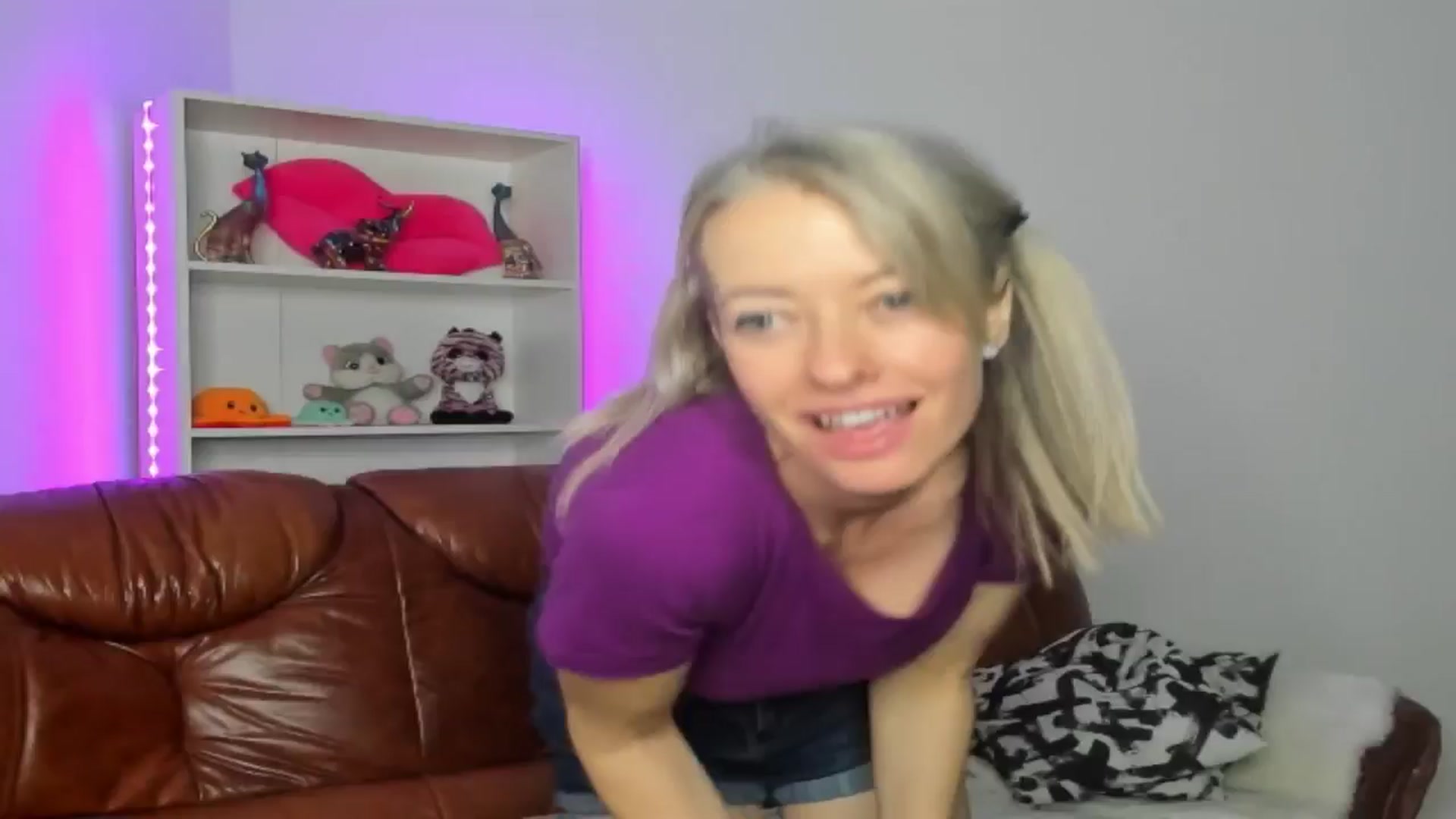 Gallery image thumbnail from TanyaGold01's myfreecams stream on, 10/19/2024, 11:52 image 12 of 20