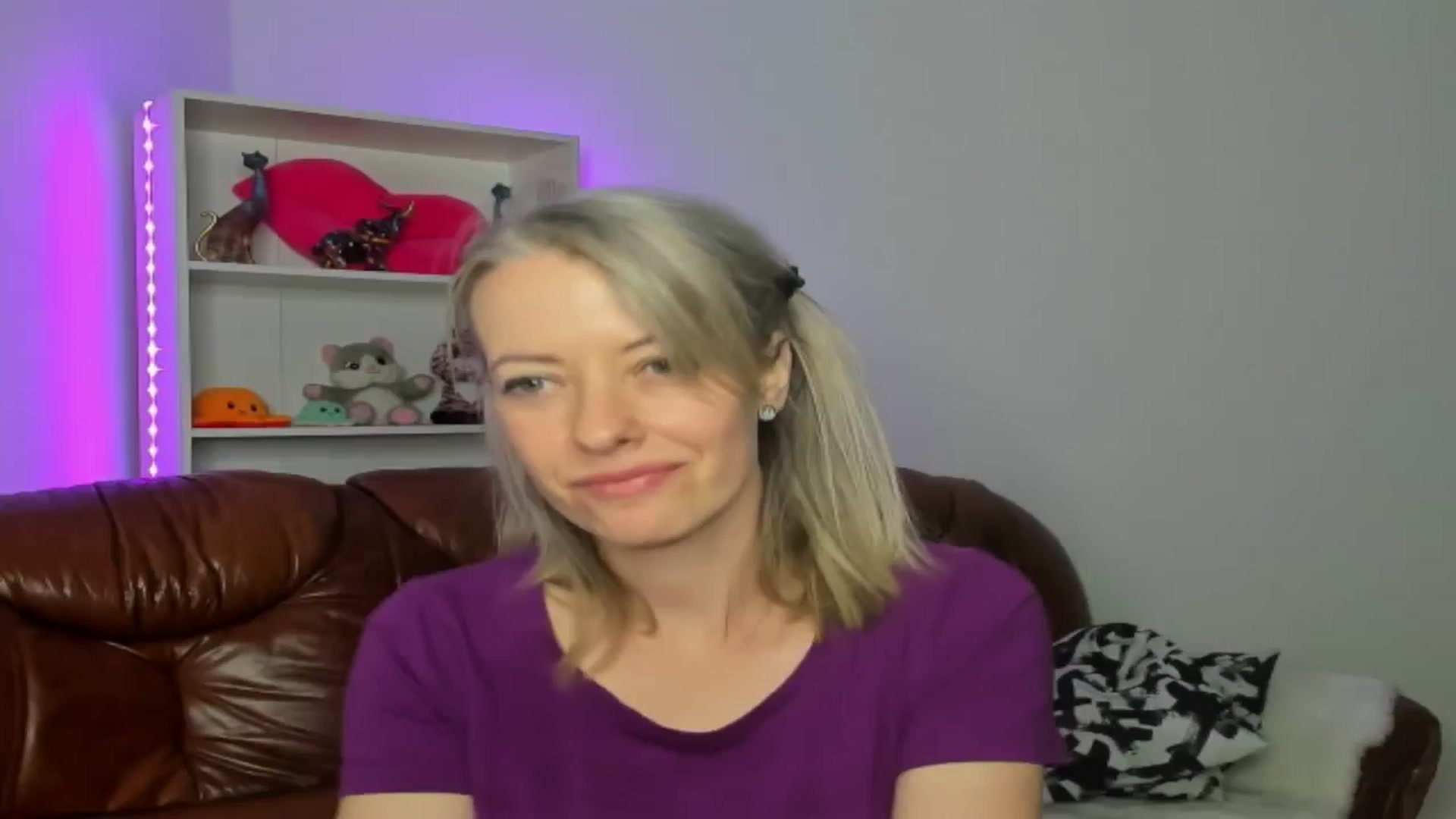 Gallery image thumbnail from TanyaGold01's myfreecams stream on, 10/19/2024, 11:52 image 4 of 20