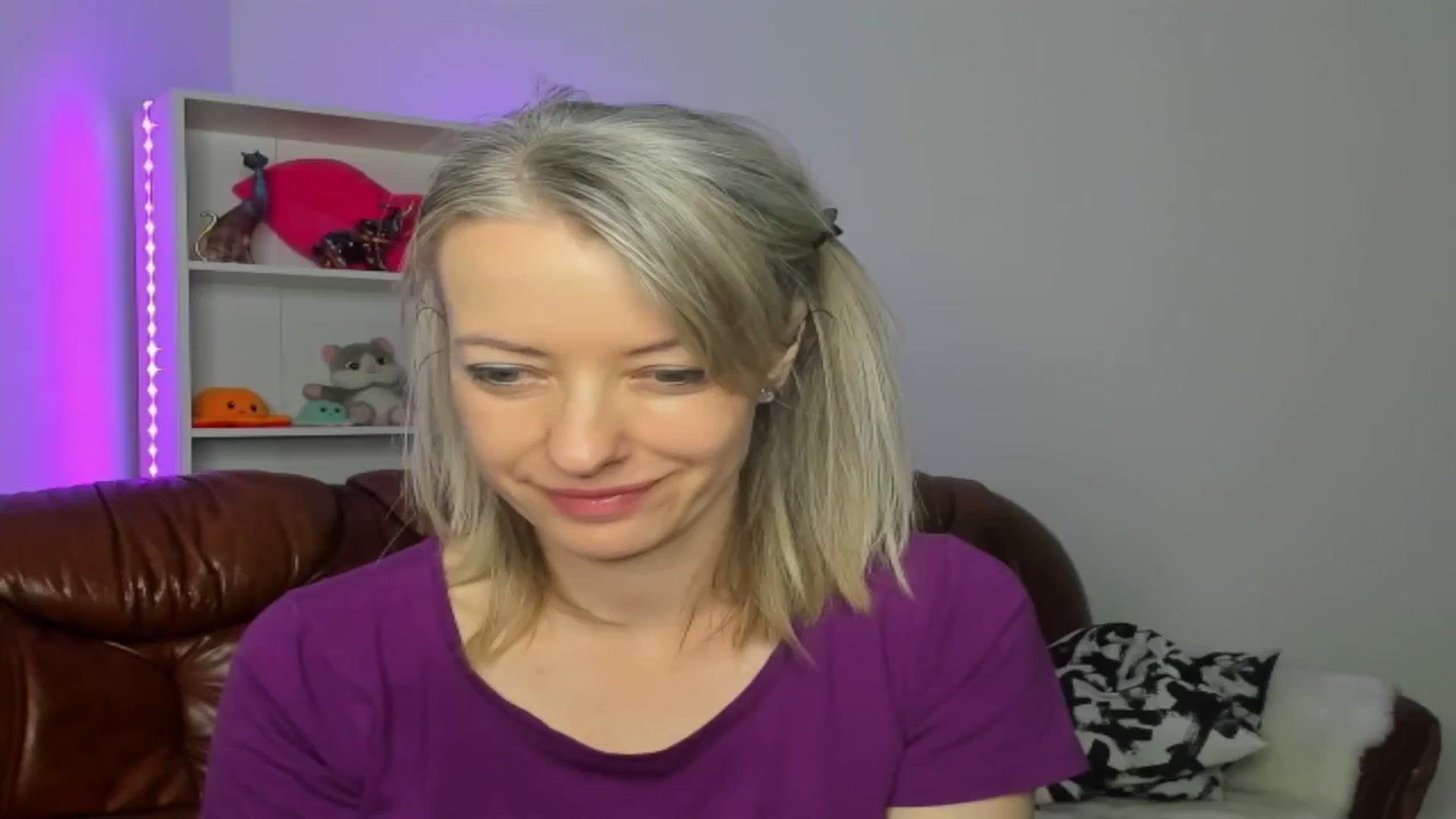 Gallery image thumbnail from TanyaGold01's myfreecams stream on, 10/19/2024, 11:52 image 9 of 20