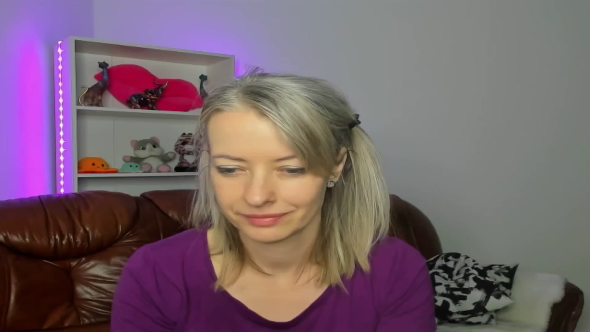 Gallery image thumbnail from TanyaGold01's myfreecams stream on, 10/19/2024, 11:52 image 10 of 20