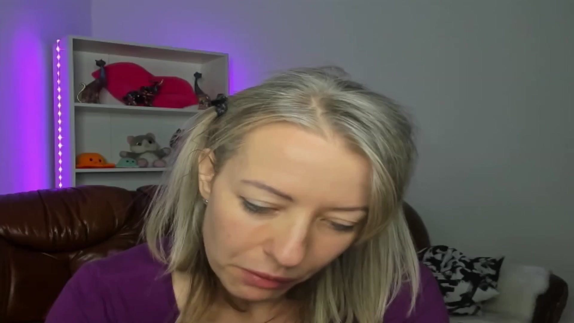 Gallery image thumbnail from TanyaGold01's myfreecams stream on, 10/19/2024, 11:52 image 6 of 20