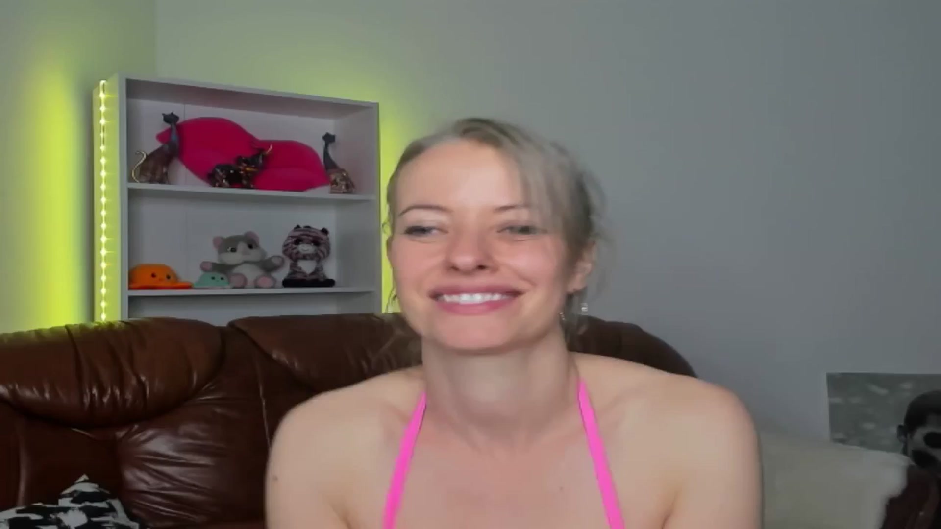 Gallery image thumbnail from TanyaGold01's myfreecams stream on, 10/25/2024, 10:09 image 13 of 20