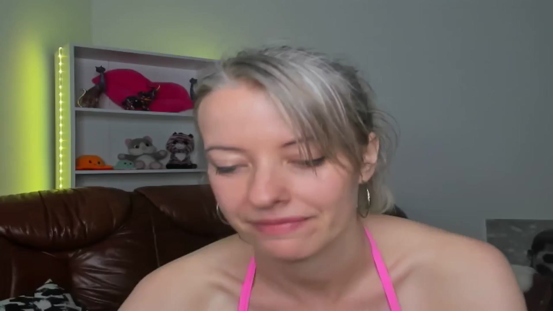 Gallery image thumbnail from TanyaGold01's myfreecams stream on, 10/25/2024, 10:09 image 11 of 20