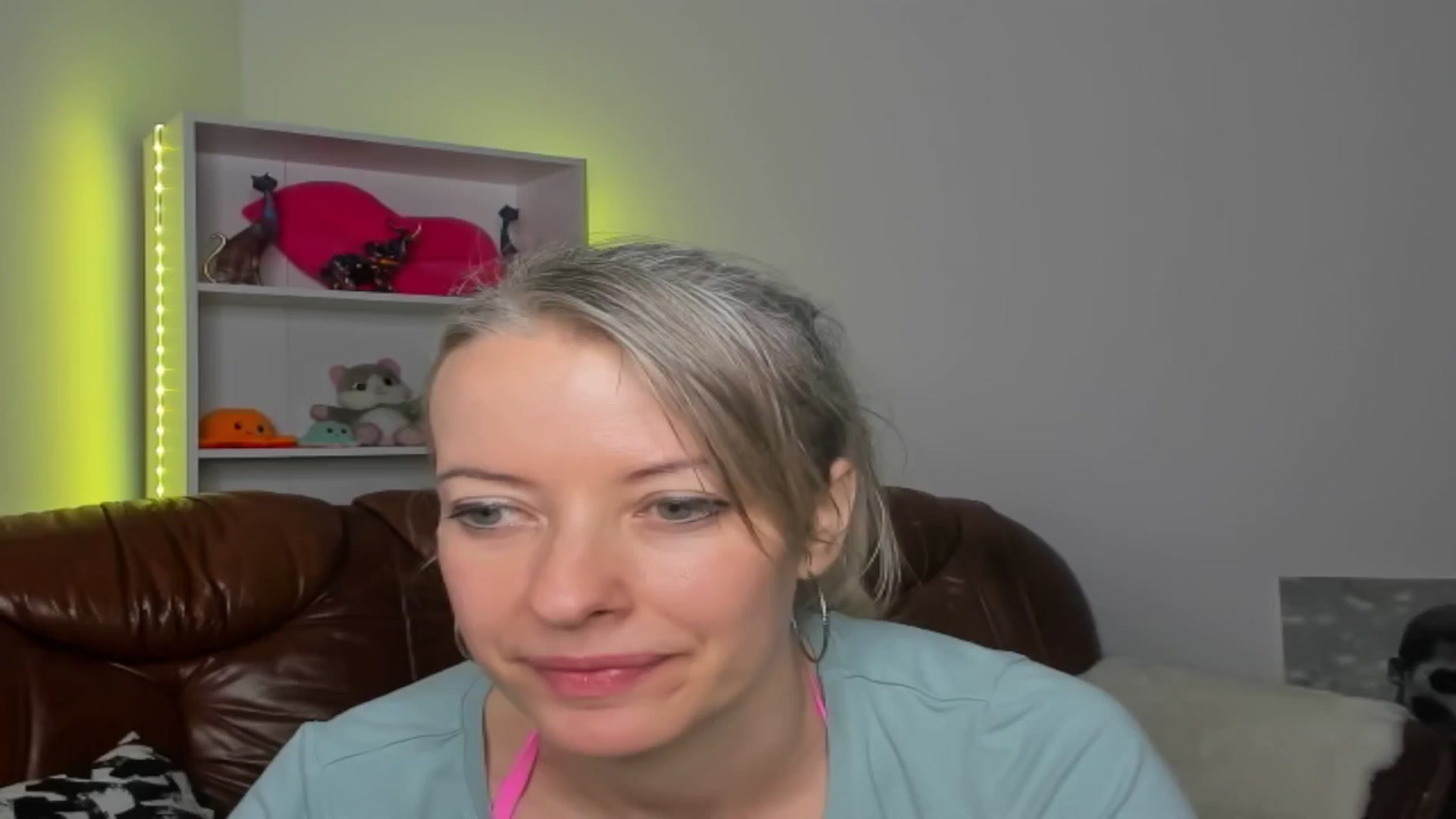 Gallery image thumbnail from TanyaGold01's myfreecams stream on, 10/25/2024, 10:09 image 1 of 20