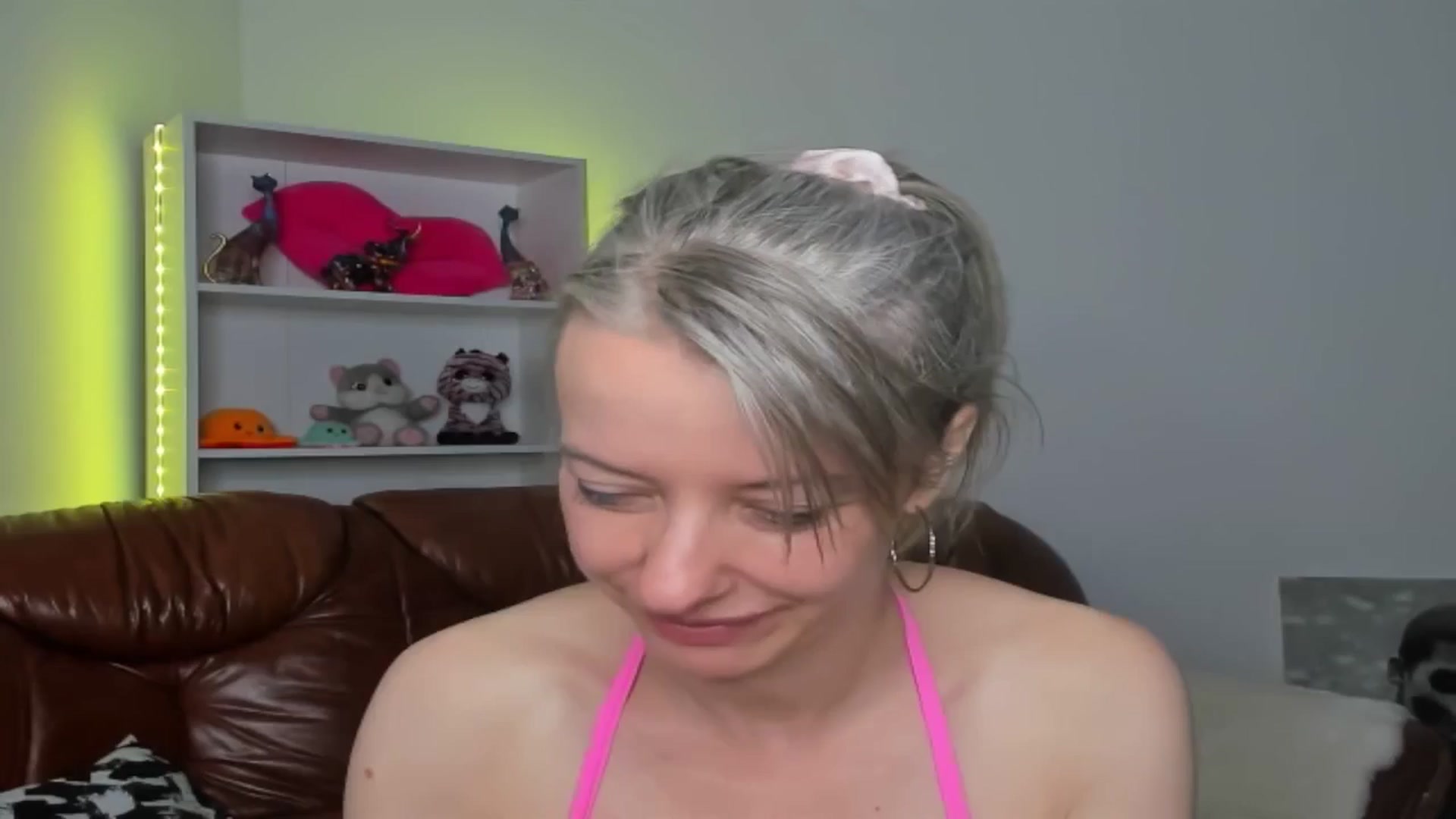 Gallery image thumbnail from TanyaGold01's myfreecams stream on, 10/25/2024, 10:09 image 12 of 20
