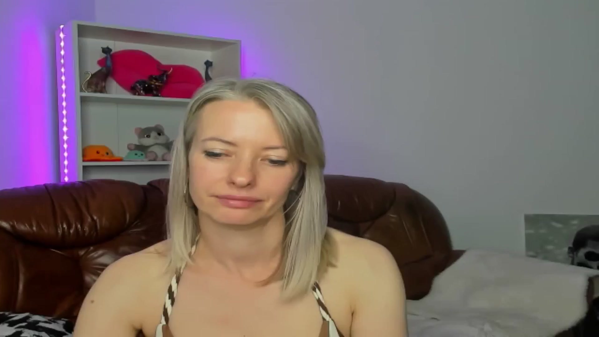 Gallery image thumbnail from TanyaGold01's myfreecams stream on, 10/26/2024, 13:16 image 15 of 20