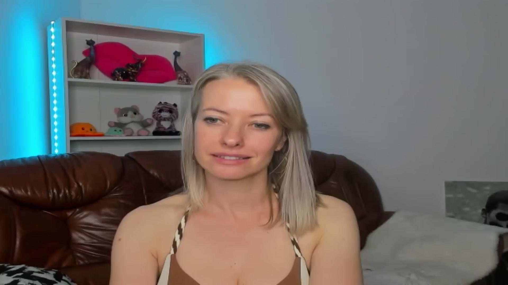 Gallery image thumbnail from TanyaGold01's myfreecams stream on, 10/26/2024, 13:16 image 12 of 20