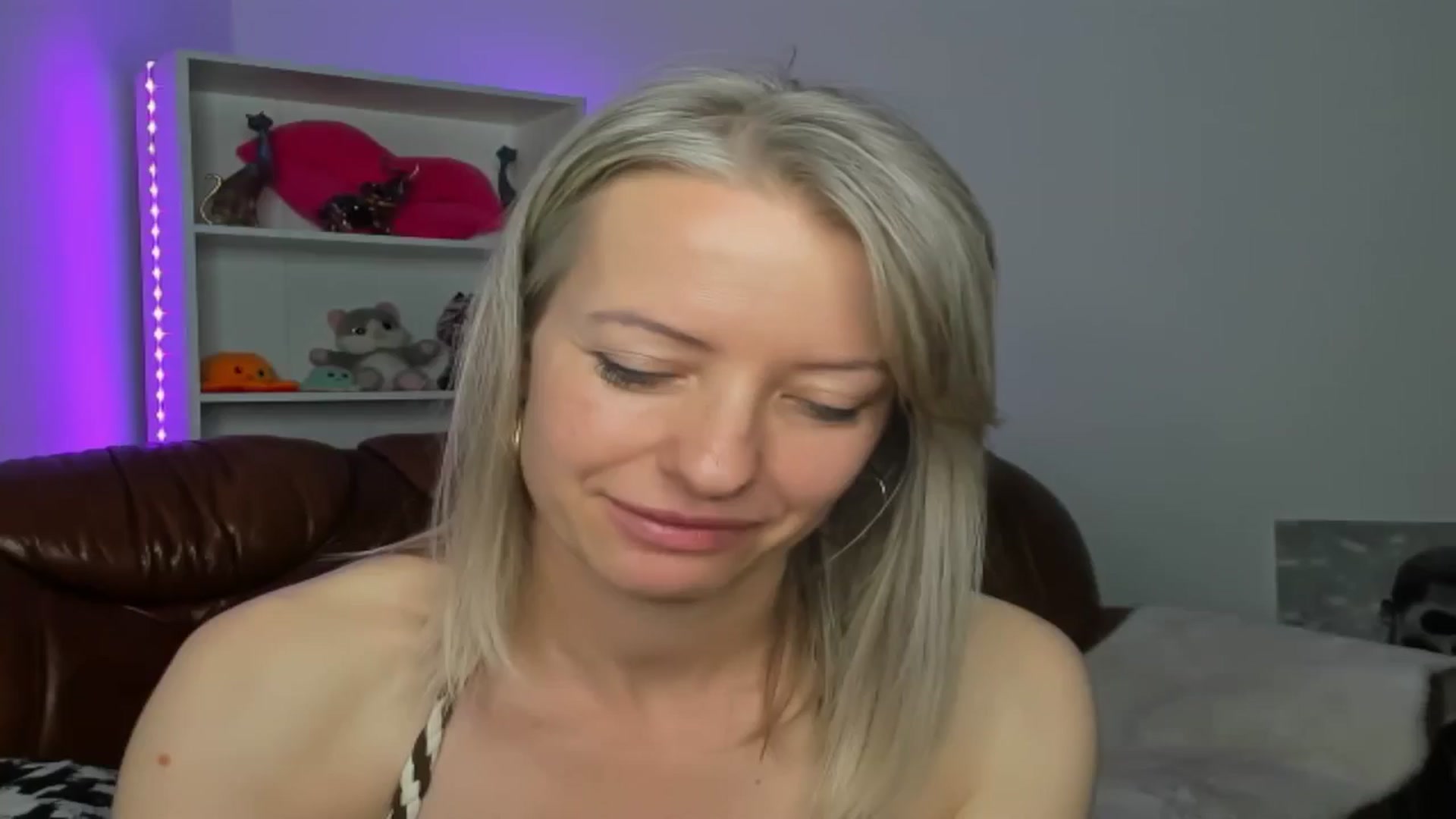 Gallery image thumbnail from TanyaGold01's myfreecams stream on, 10/26/2024, 13:16 image 11 of 20