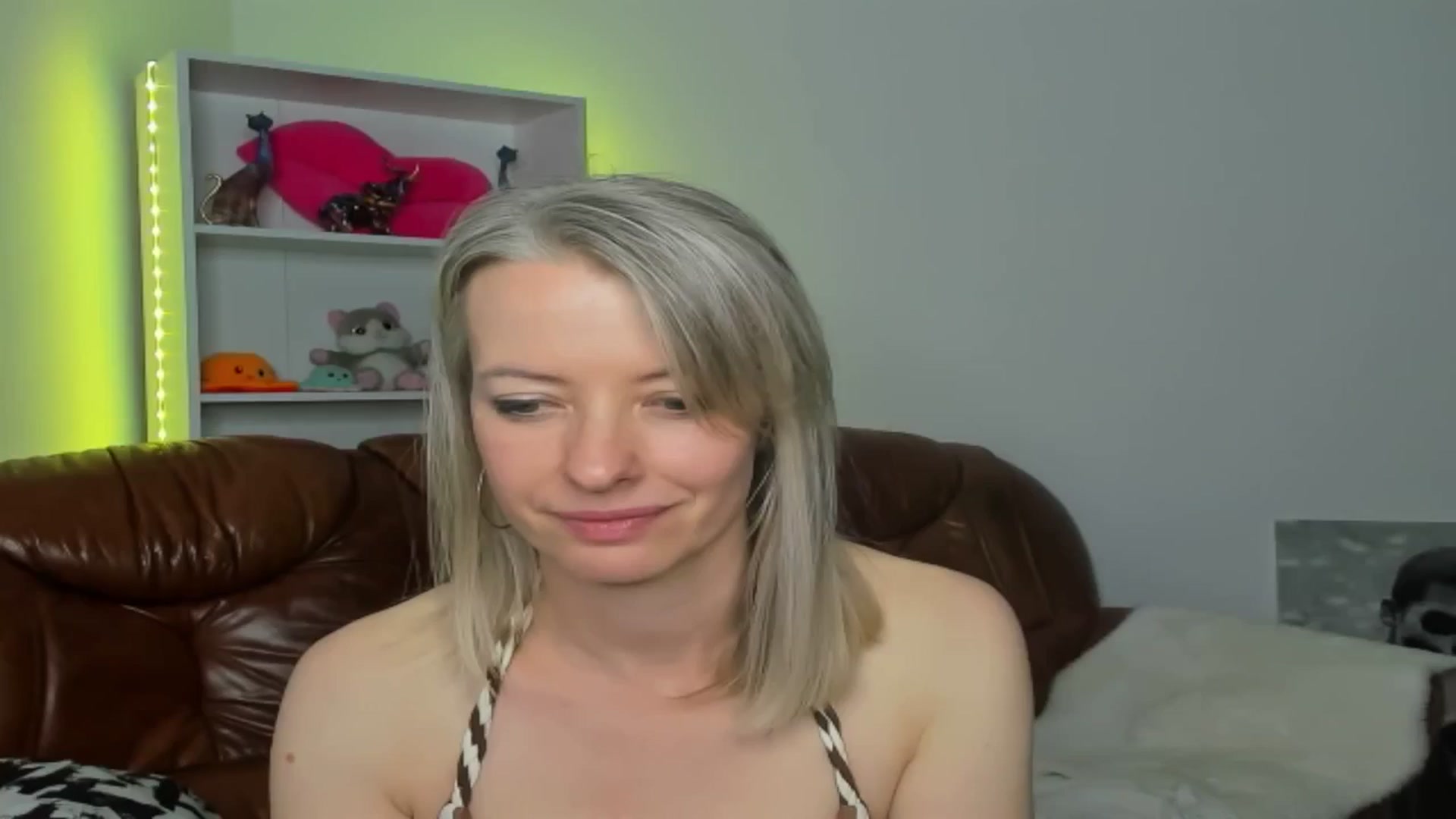 Gallery image thumbnail from TanyaGold01's myfreecams stream on, 10/26/2024, 13:16 image 6 of 20