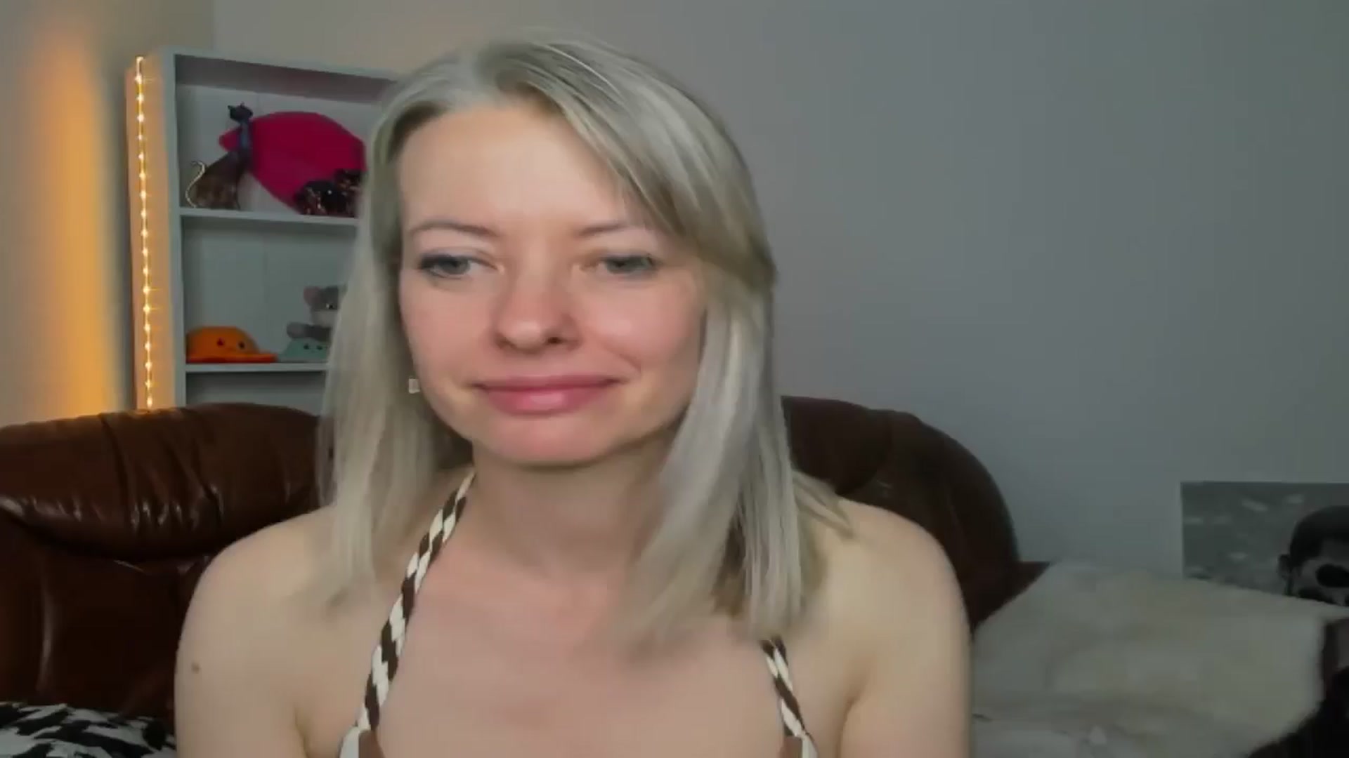 Gallery image thumbnail from TanyaGold01's myfreecams stream on, 10/26/2024, 13:16 image 10 of 20