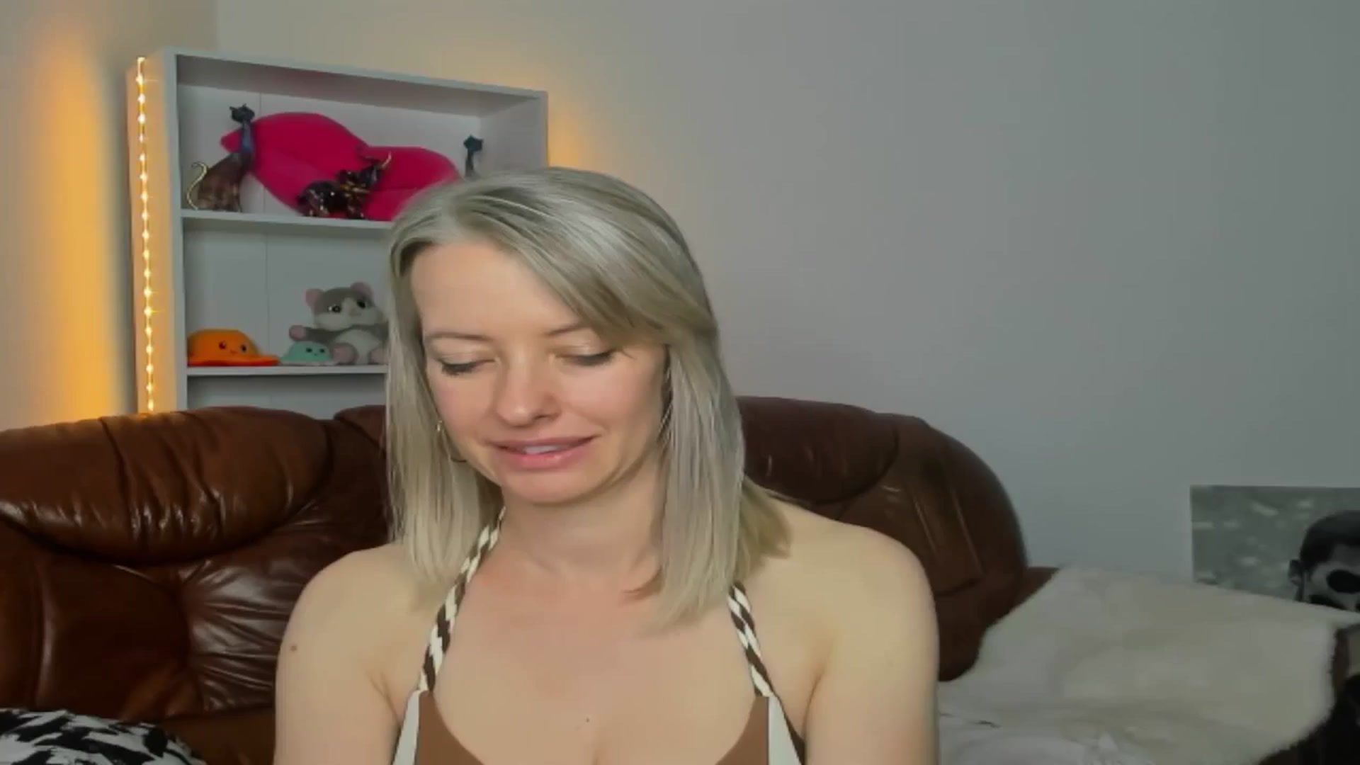 Gallery image thumbnail from TanyaGold01's myfreecams stream on, 10/26/2024, 13:16 image 14 of 20