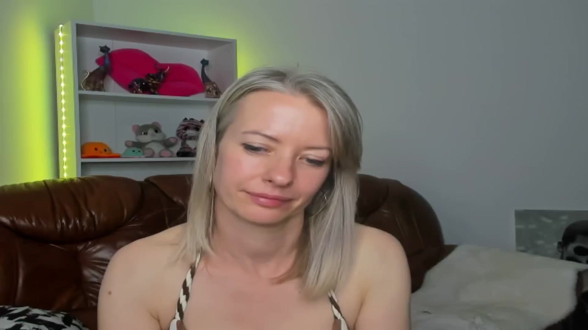 Gallery image thumbnail from TanyaGold01's myfreecams stream on, 10/26/2024, 13:16 image 17 of 20