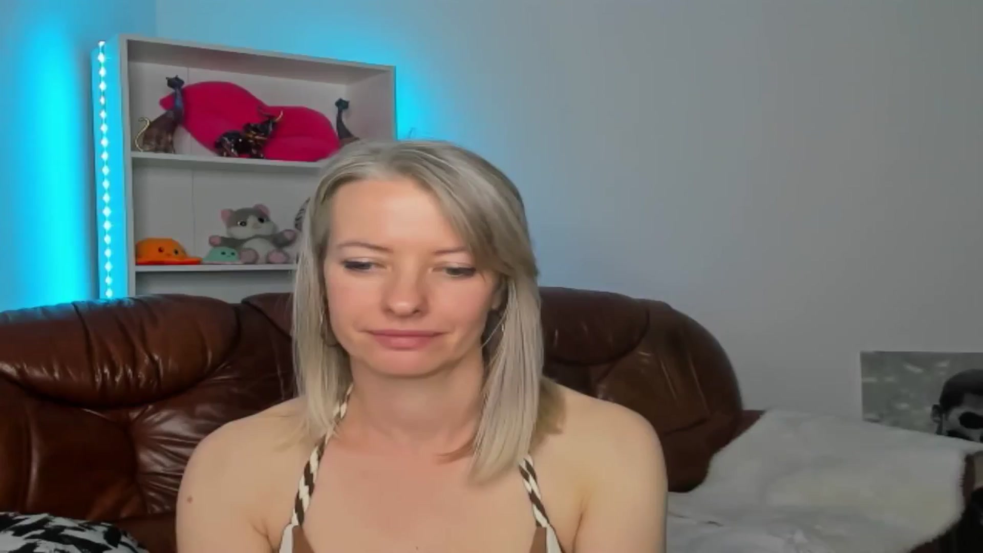Gallery image thumbnail from TanyaGold01's myfreecams stream on, 10/26/2024, 13:16 image 16 of 20
