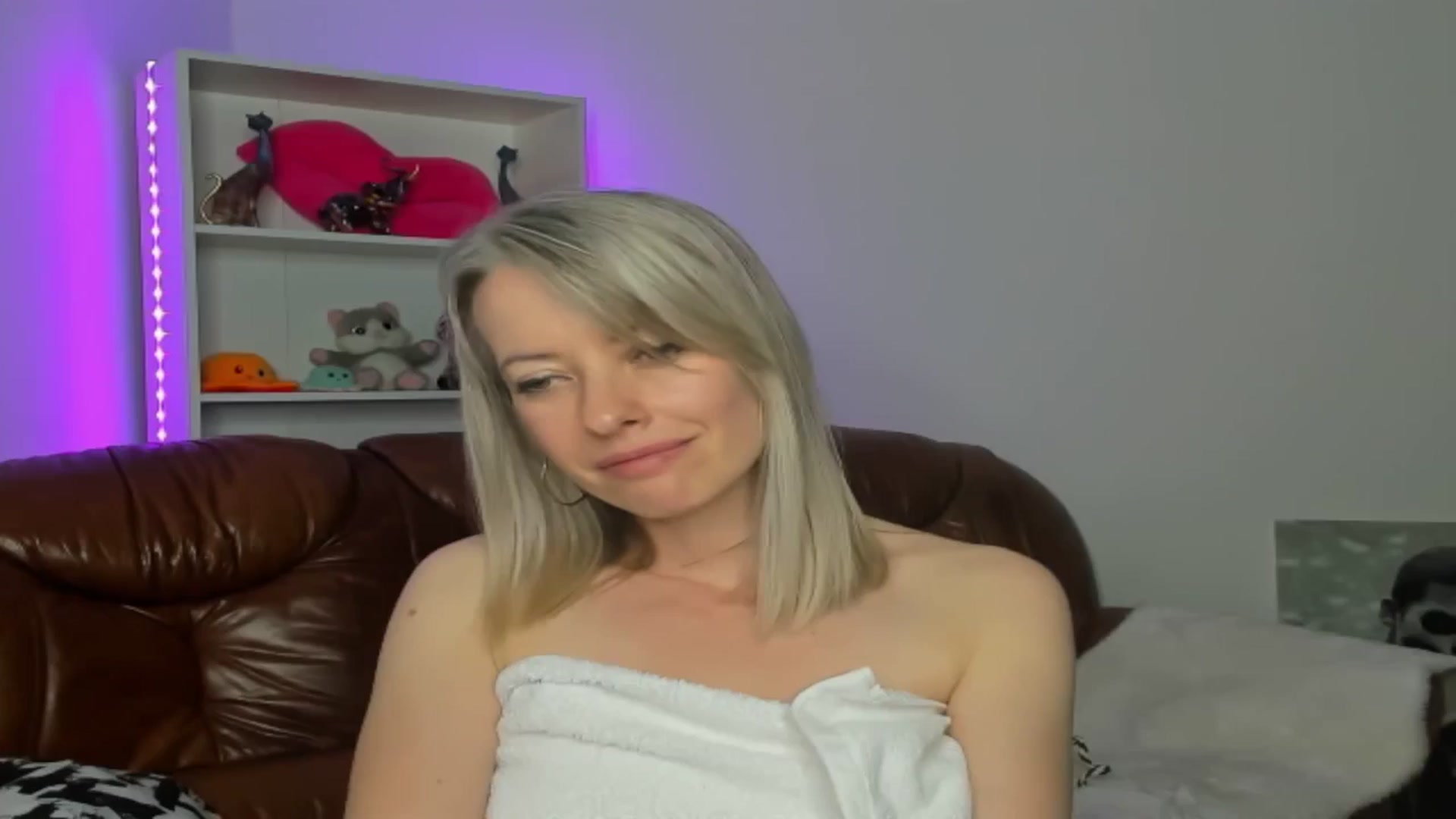 Gallery image thumbnail from TanyaGold01's myfreecams stream on, 10/26/2024, 13:45 image 10 of 20