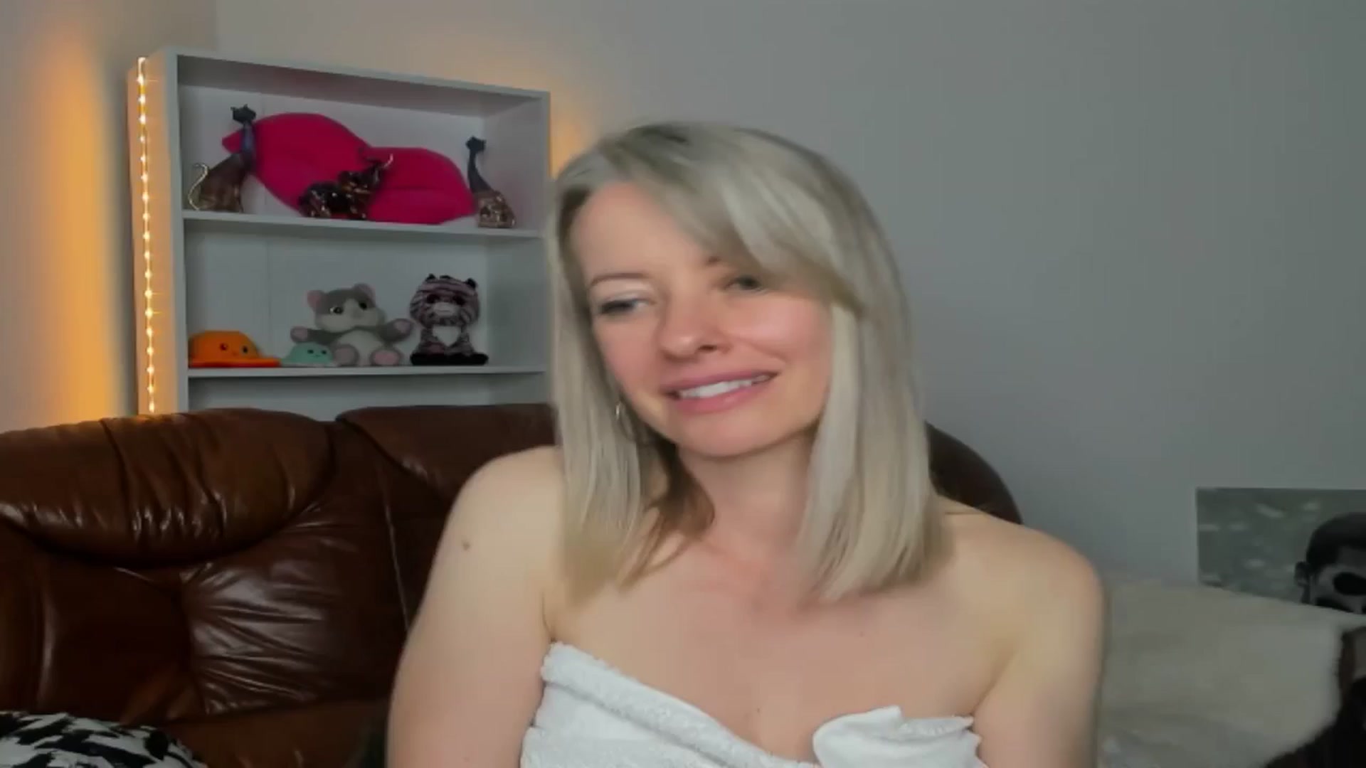 Gallery image thumbnail from TanyaGold01's myfreecams stream on, 10/26/2024, 13:45 image 6 of 20