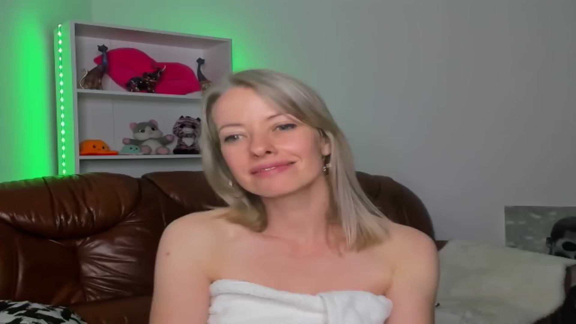 Gallery image thumbnail from TanyaGold01's myfreecams stream on, 10/26/2024, 13:45 image 1 of 20