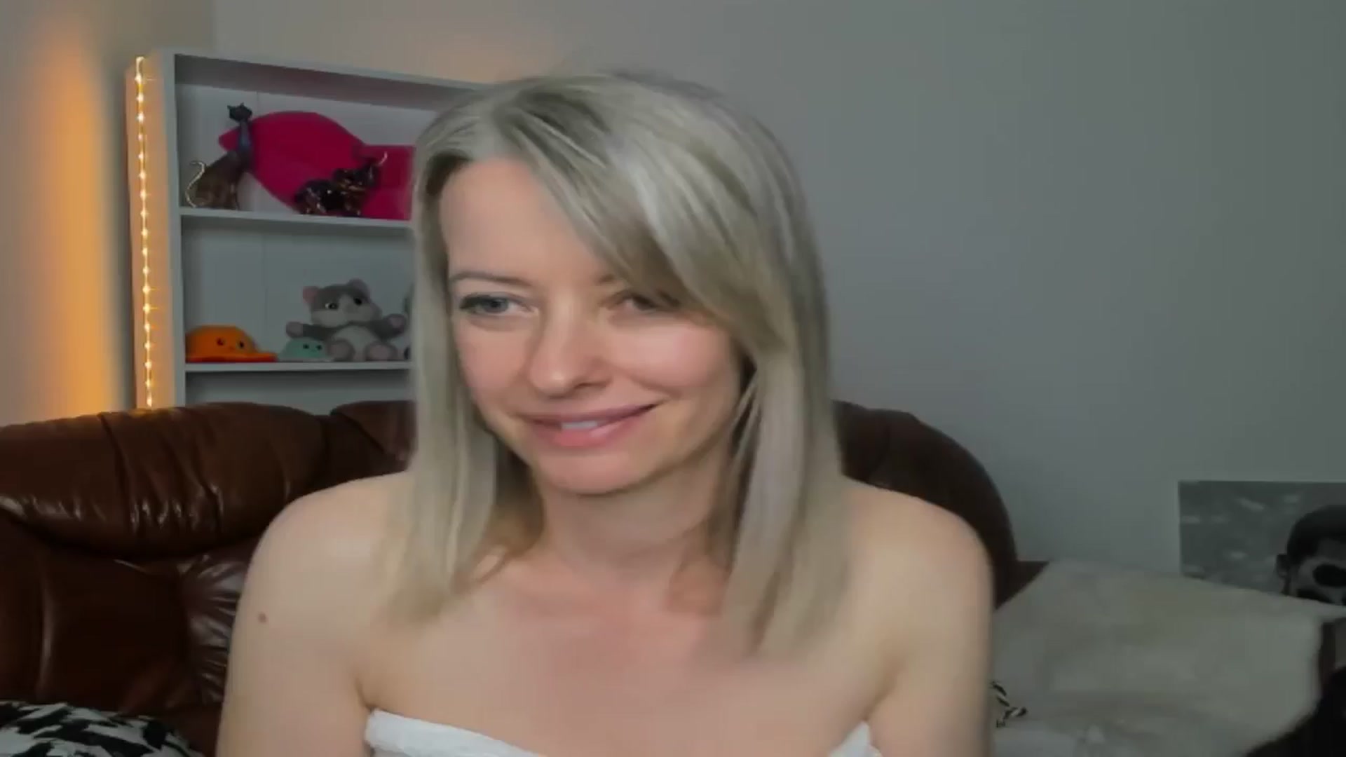 Gallery image thumbnail from TanyaGold01's myfreecams stream on, 10/26/2024, 13:45 image 12 of 20