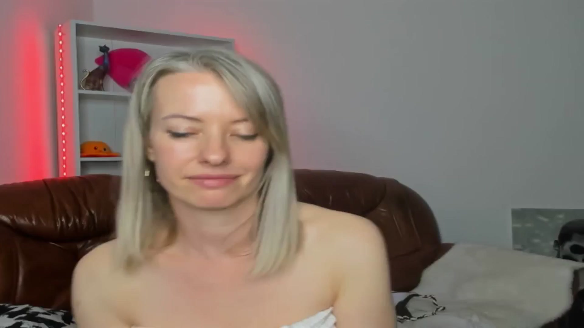 Gallery image thumbnail from TanyaGold01's myfreecams stream on, 10/26/2024, 13:45 image 11 of 20