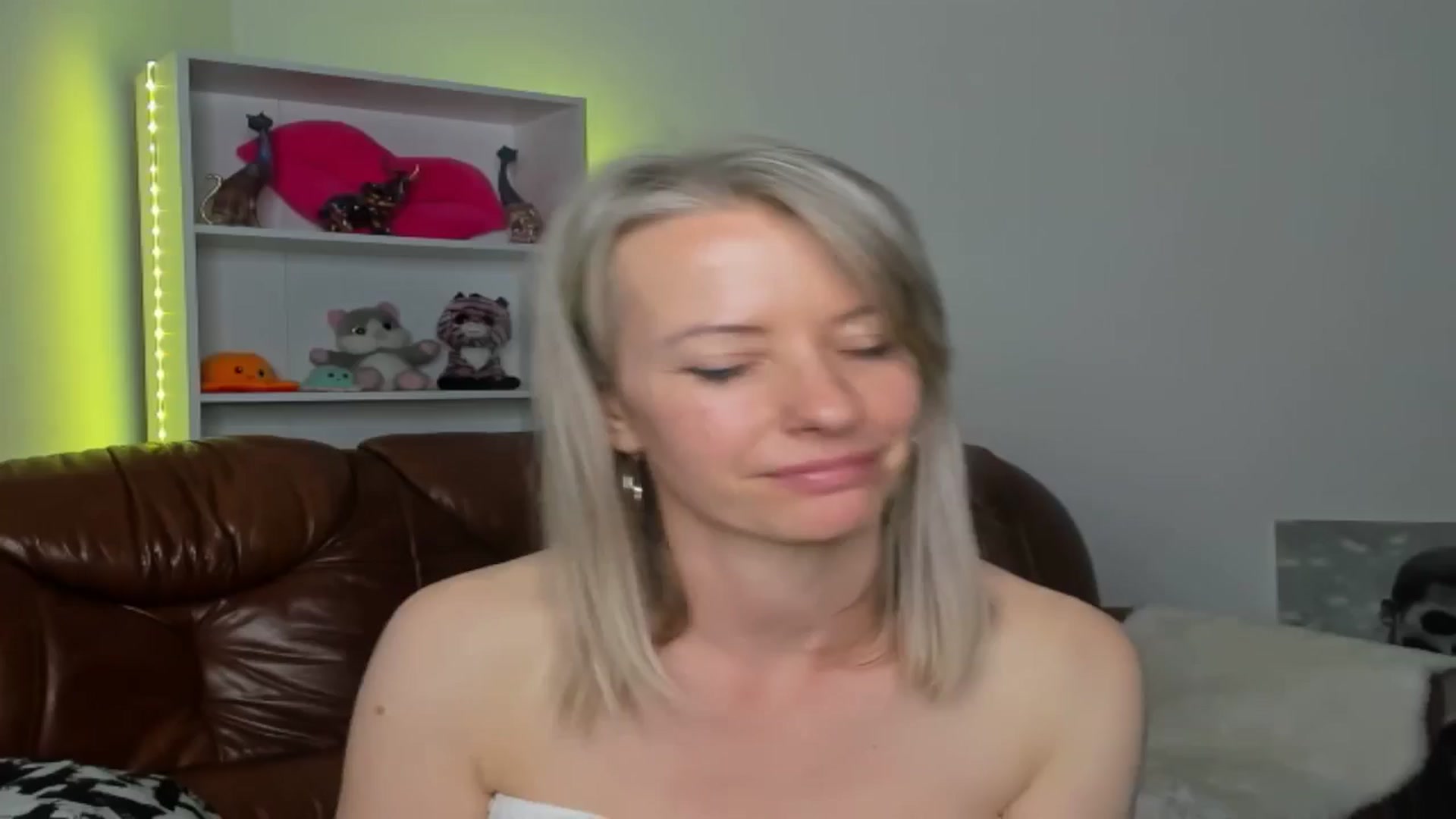 Gallery image thumbnail from TanyaGold01's myfreecams stream on, 10/26/2024, 13:45 image 13 of 20