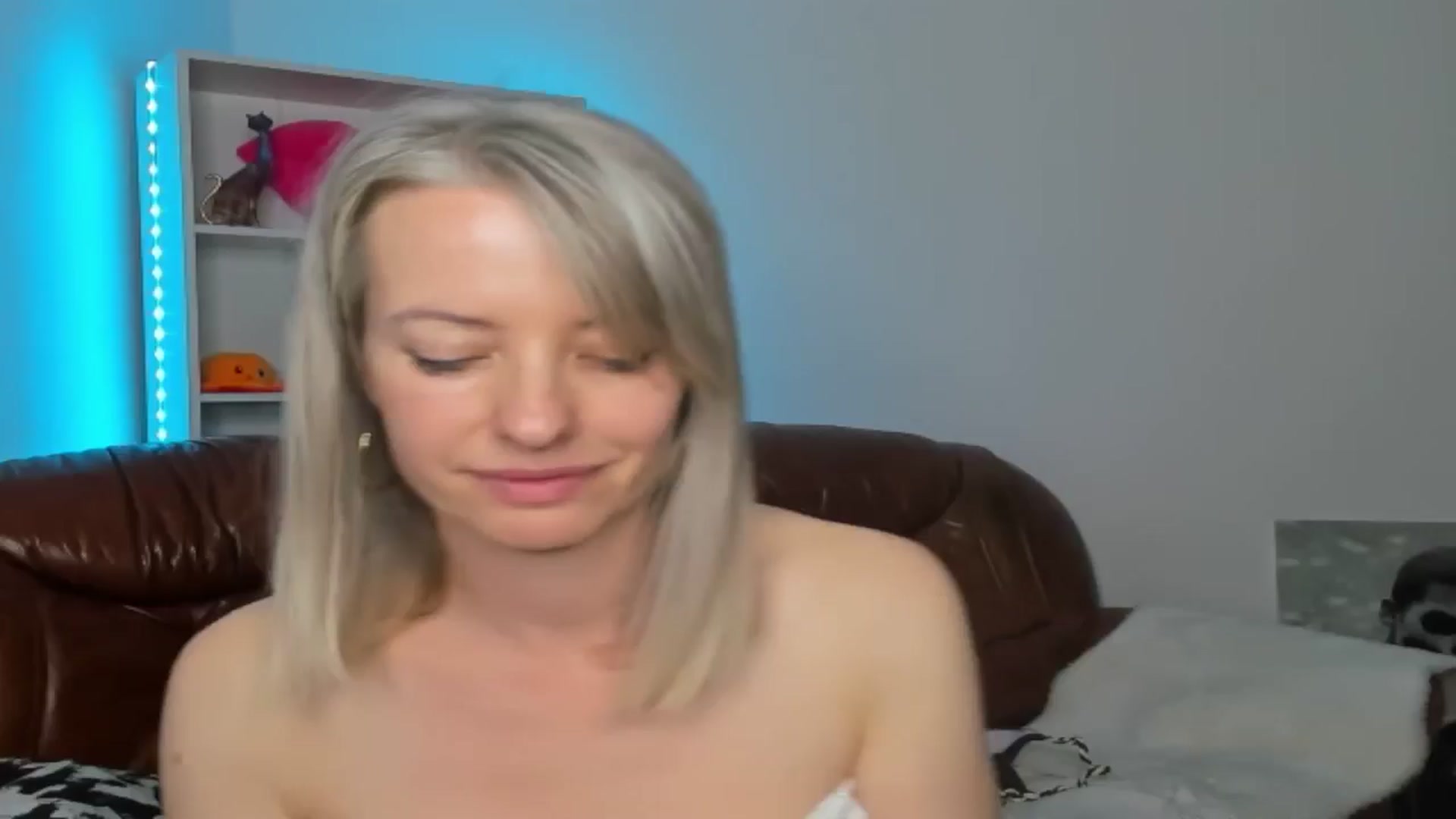 Gallery image thumbnail from TanyaGold01's myfreecams stream on, 10/26/2024, 13:45 image 15 of 20