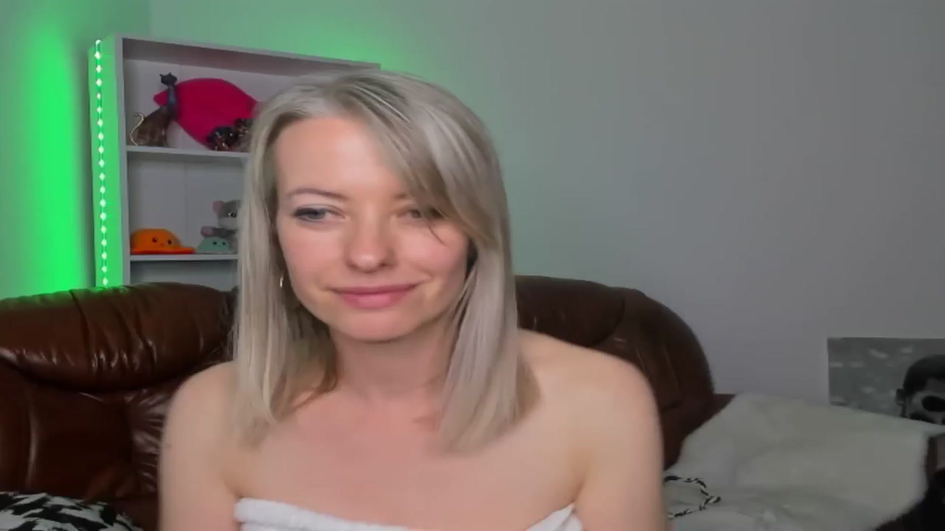 Gallery image thumbnail from TanyaGold01's myfreecams stream on, 10/26/2024, 13:45 image 14 of 20