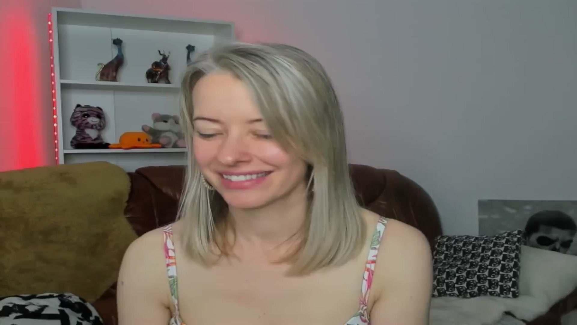 Gallery image thumbnail from TanyaGold01's myfreecams stream on, 12/08/2024, 14:15 image 17 of 20