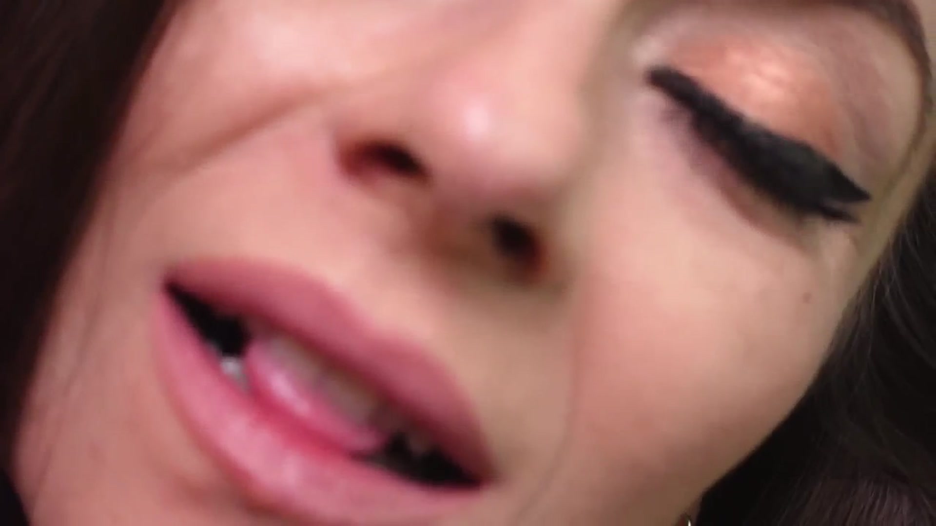 Gallery image thumbnail from TanyaJade1's myfreecams stream on, 05/18/2024, 24:10 image 14 of 20