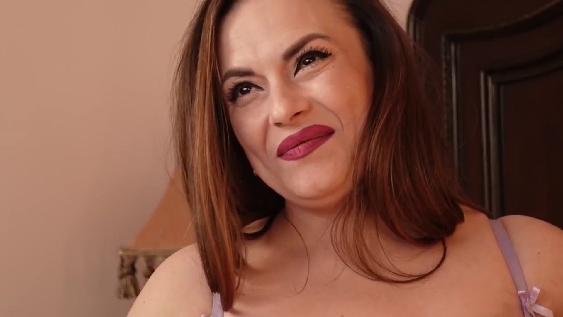Gallery image thumbnail from TanyaJade1's myfreecams stream on, 11/21/2024, 20:59 image 10 of 20
