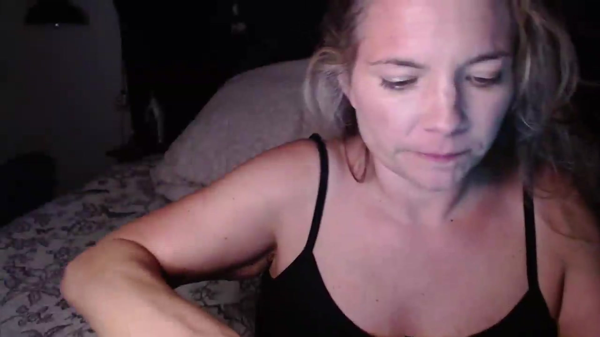 Gallery image thumbnail from TaraGirlnextdoor's myfreecams stream on, 04/29/2026, 24:22 image 15 of 20