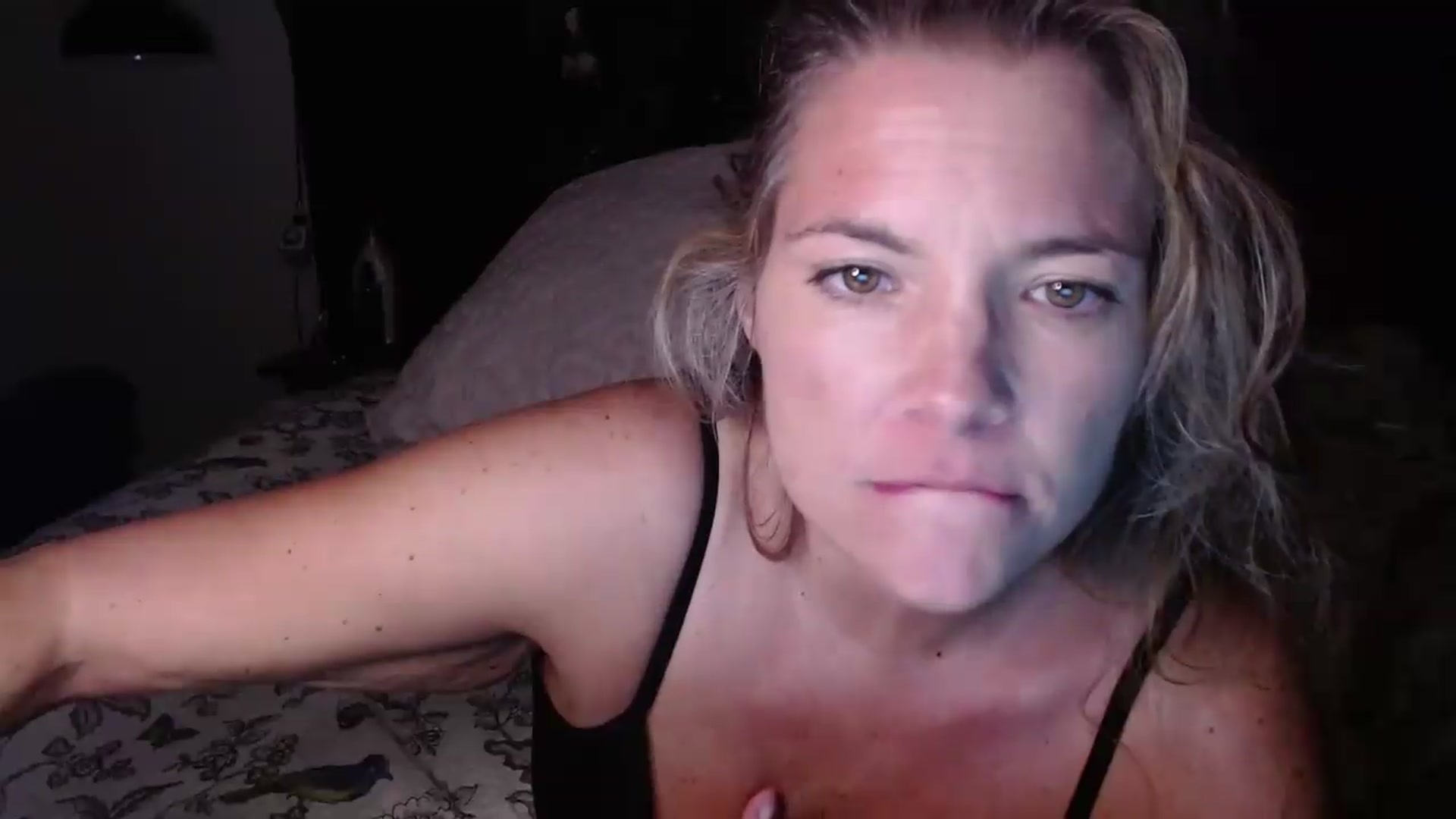 Gallery image thumbnail from TaraGirlnextdoor's myfreecams stream on, 04/29/2026, 24:22 image 16 of 20