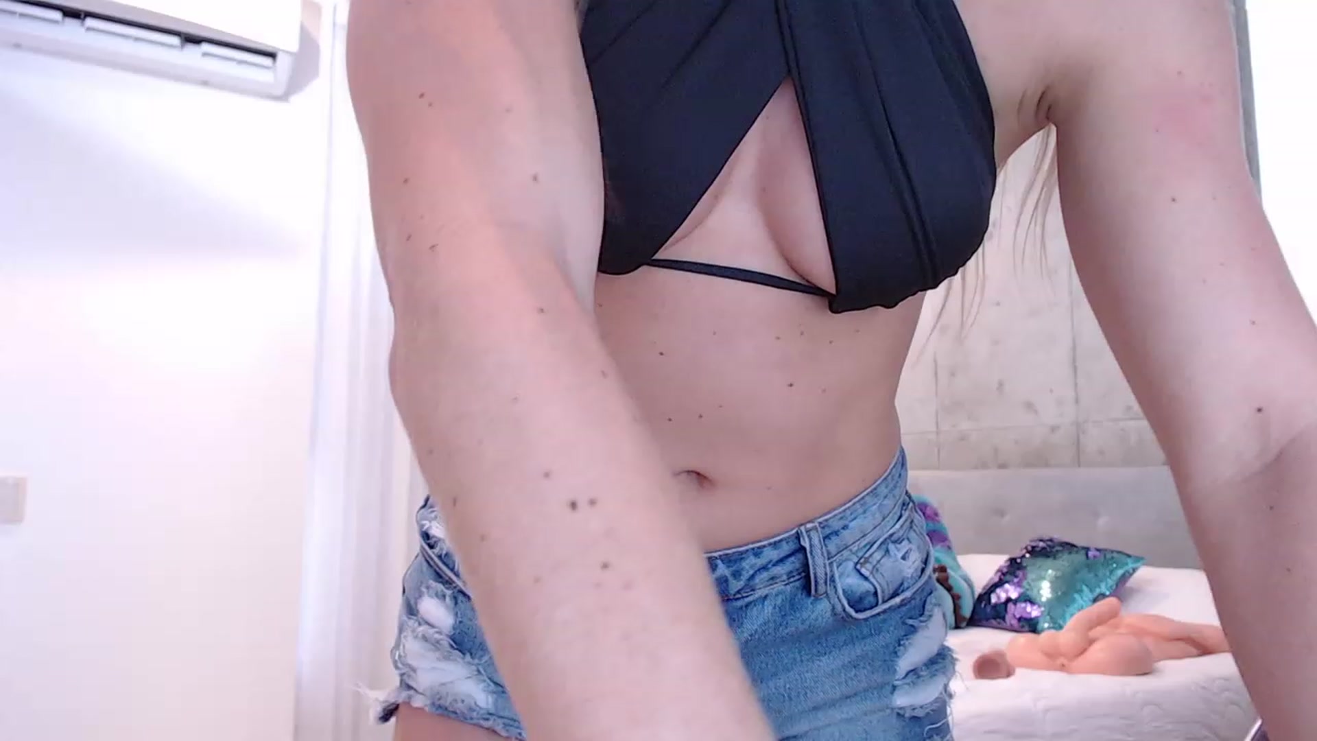 Gallery image thumbnail from TaraWhitte's myfreecams stream on, 11/25/2022, 22:40 image 18 of 20