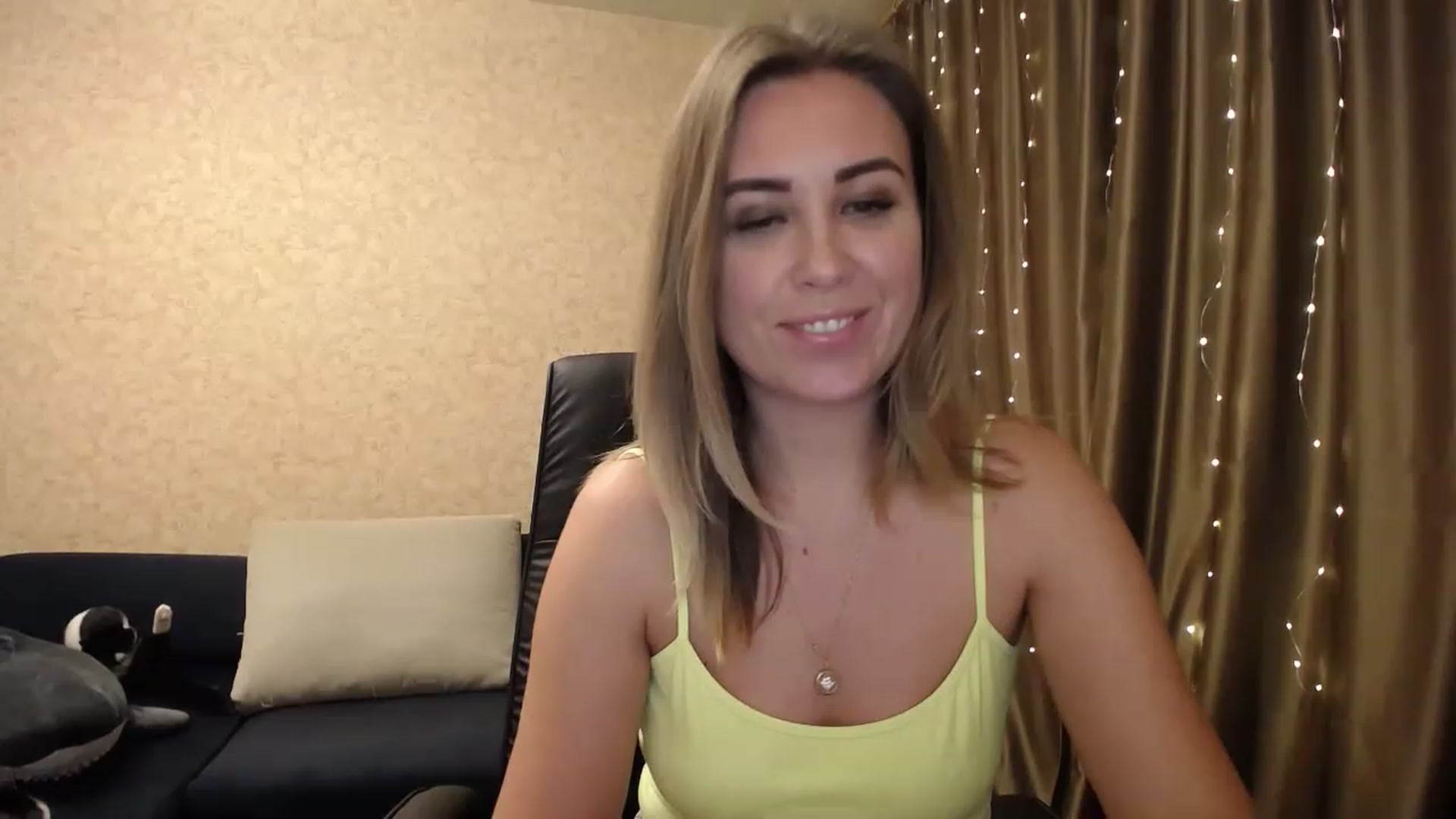 Gallery image thumbnail from Tarot__Reader's myfreecams stream on, 12/07/2022, 02:47 image 16 of 20