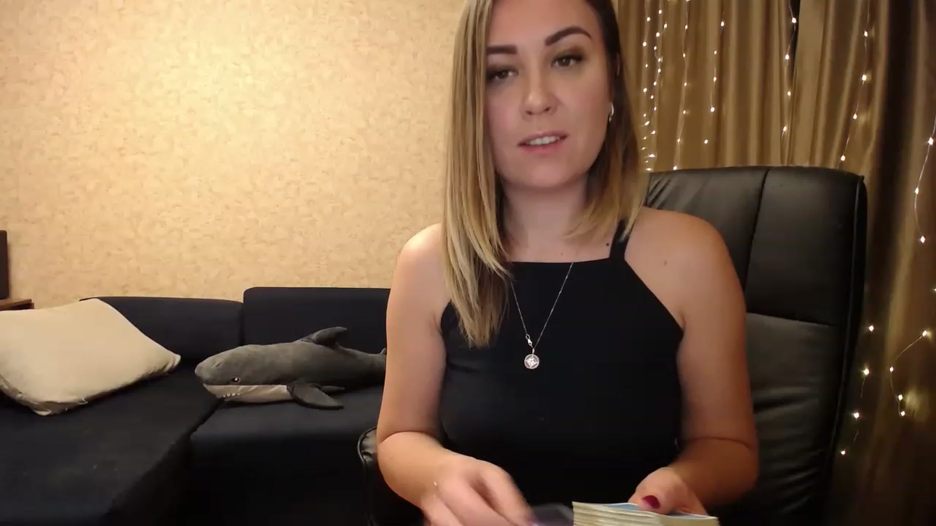 Gallery image thumbnail from Tarot__Reader's myfreecams stream on, 12/08/2022, 04:25 image 9 of 20