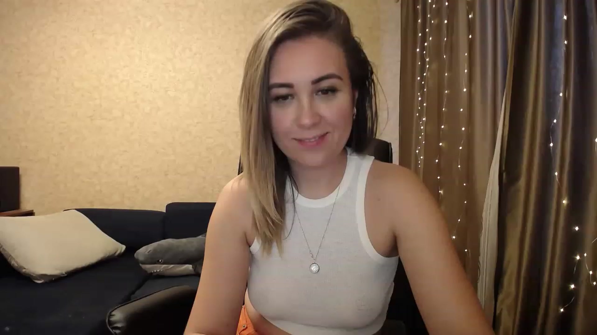 Gallery image thumbnail from Tarot__Reader's myfreecams stream on, 12/08/2022, 06:56 image 17 of 20