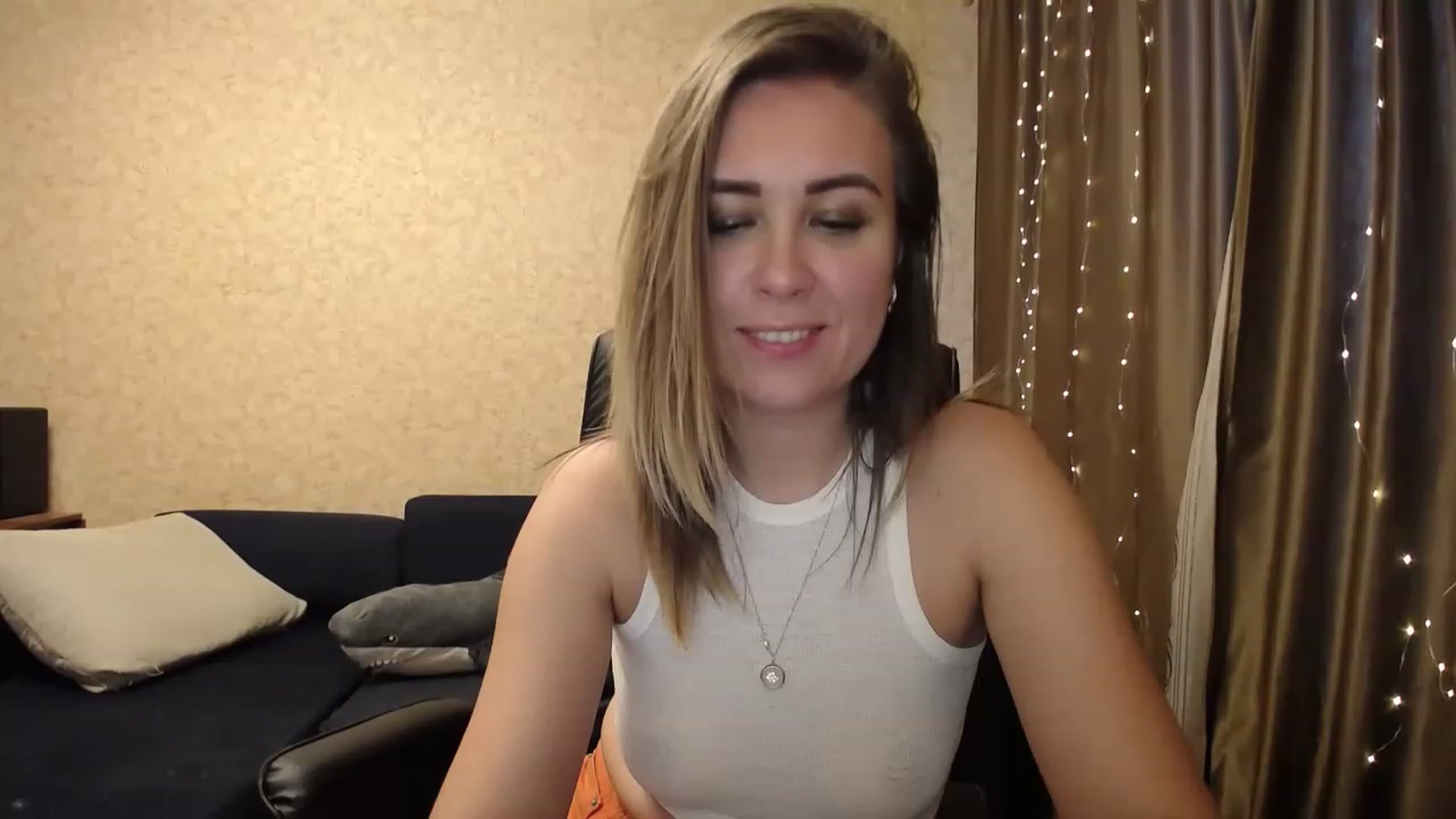 Gallery image thumbnail from Tarot__Reader's myfreecams stream on, 12/08/2022, 06:56 image 16 of 20