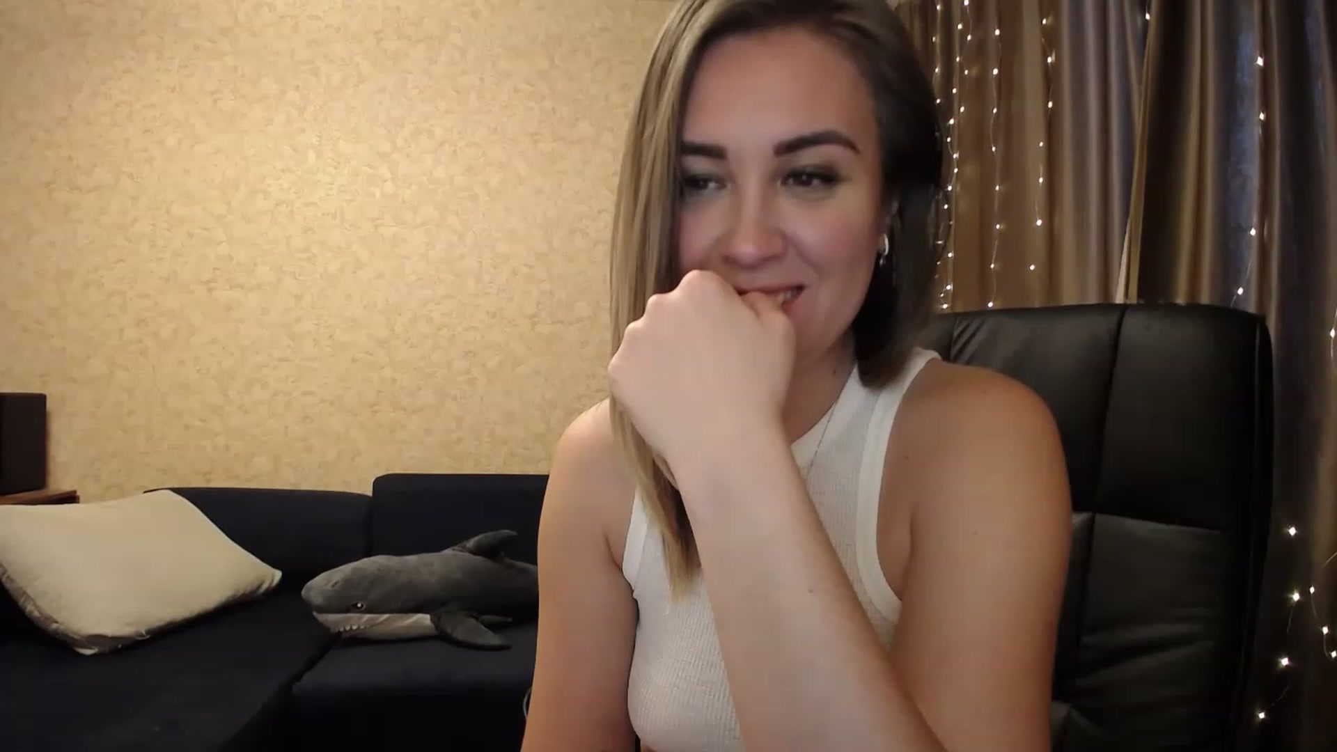Gallery image thumbnail from Tarot__Reader's myfreecams stream on, 12/08/2022, 07:47 image 17 of 20