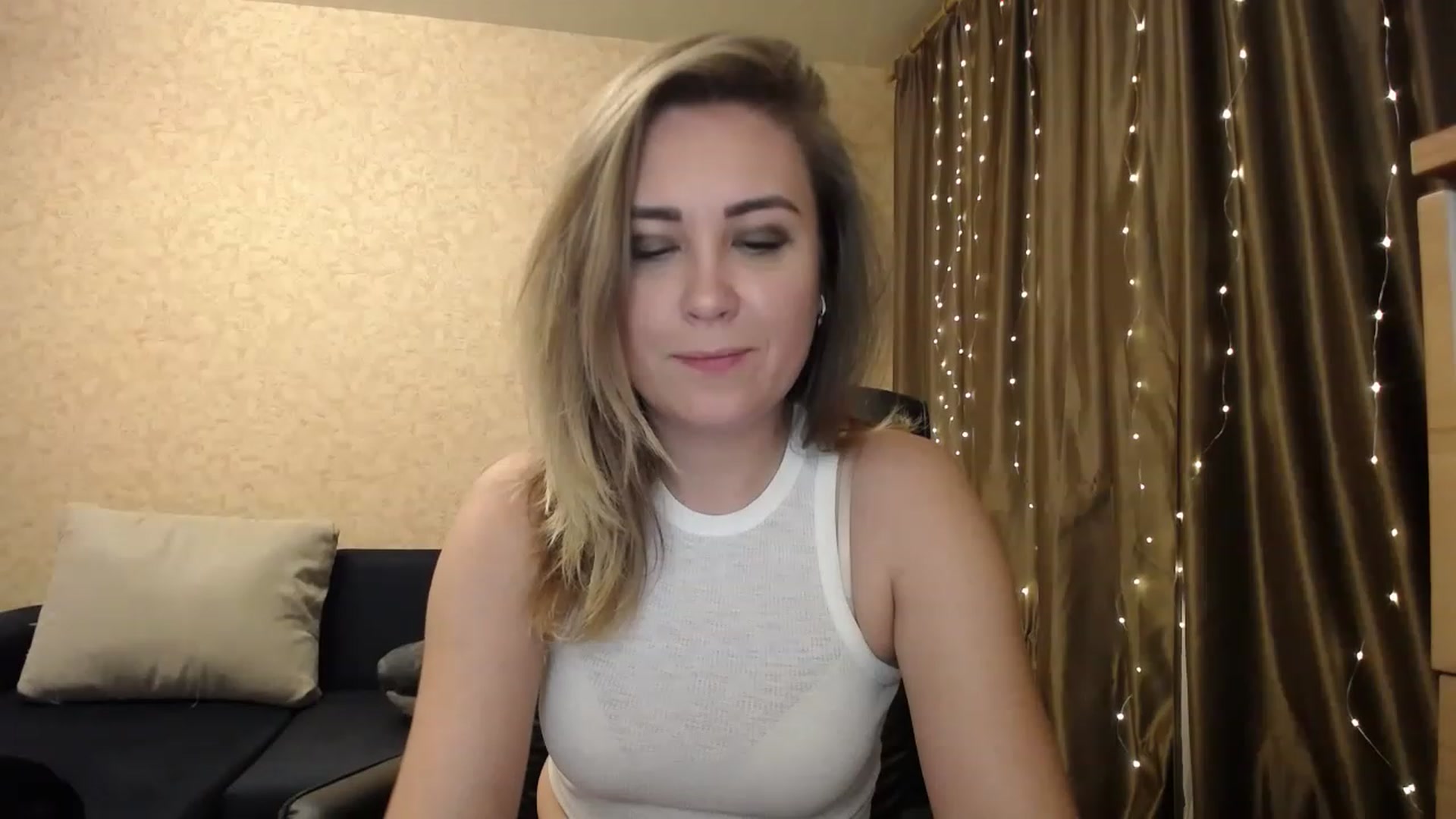 Gallery image thumbnail from Tarot__Reader's myfreecams stream on, 12/15/2022, 03:18 image 20 of 20