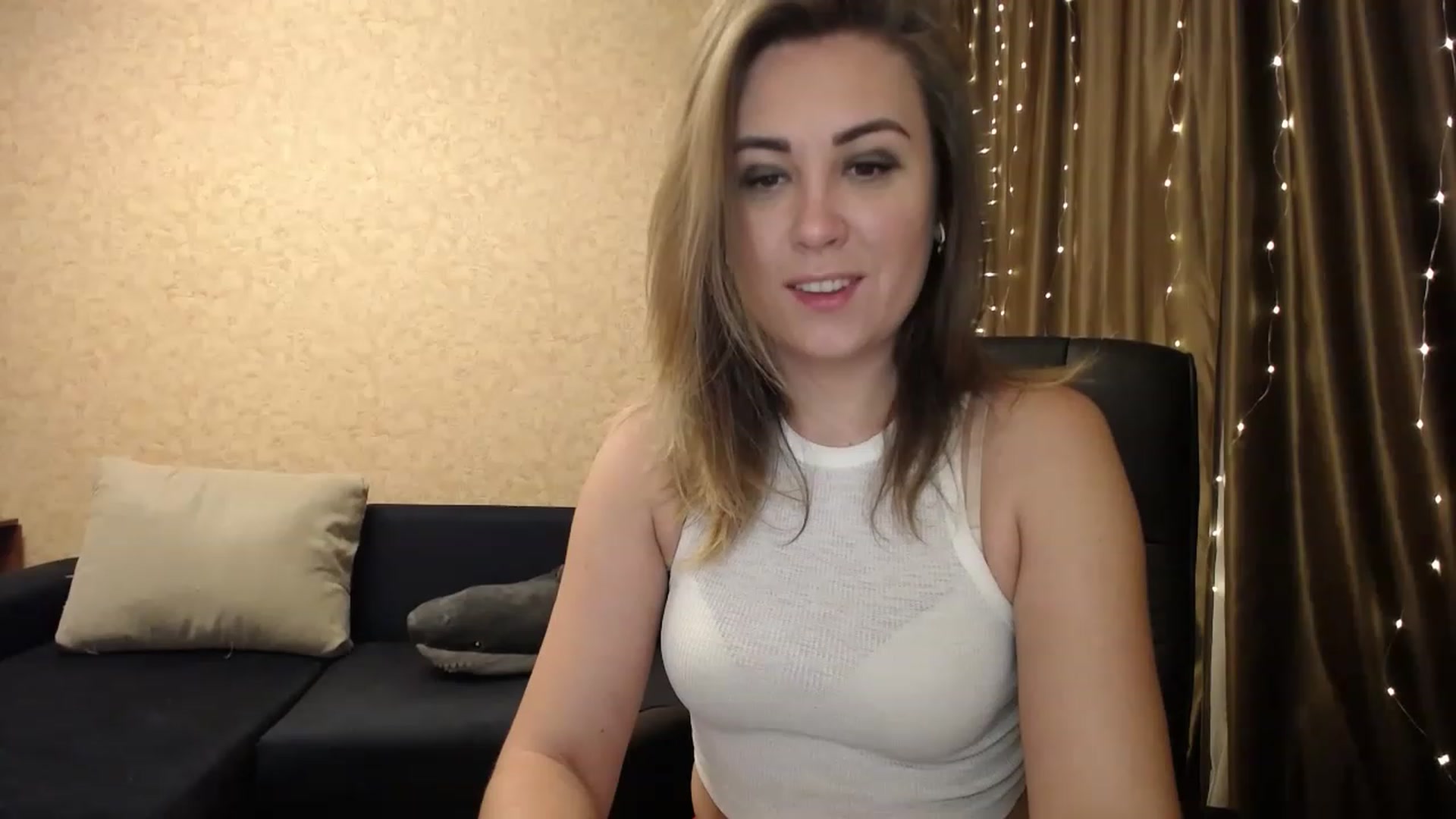 Gallery image thumbnail from Tarot__Reader's myfreecams stream on, 12/15/2022, 03:18 image 2 of 20