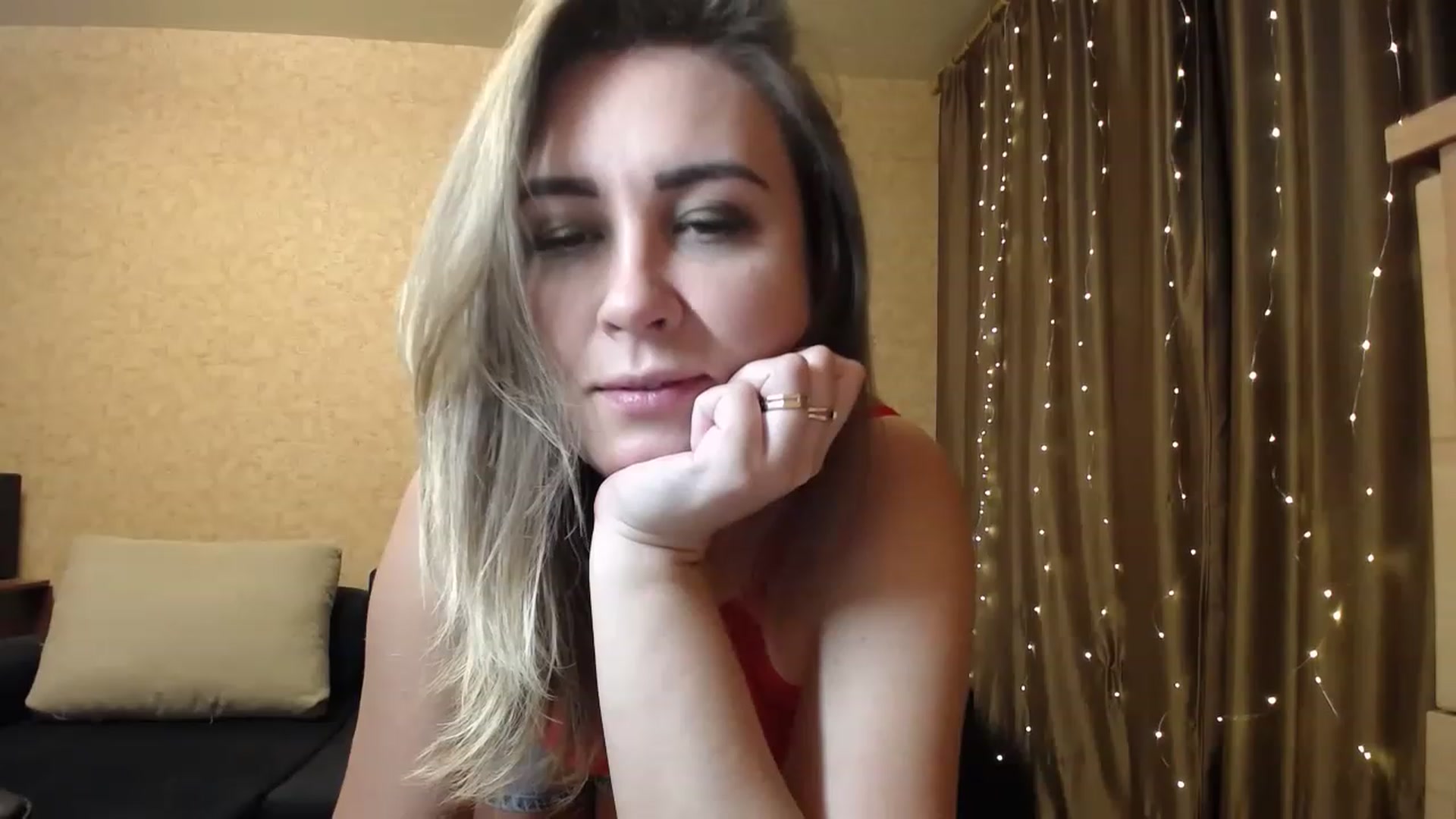 Gallery image thumbnail from Tarot__Reader's myfreecams stream on, 12/16/2022, 02:01 image 8 of 20