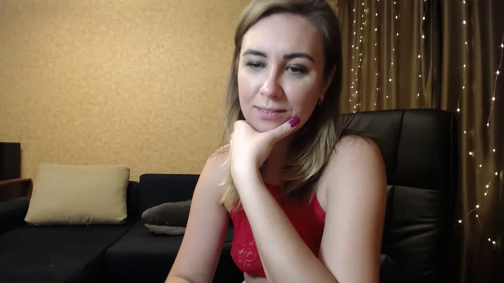 Gallery image thumbnail from Tarot__Reader's myfreecams stream on, 12/16/2022, 03:44 image 4 of 20